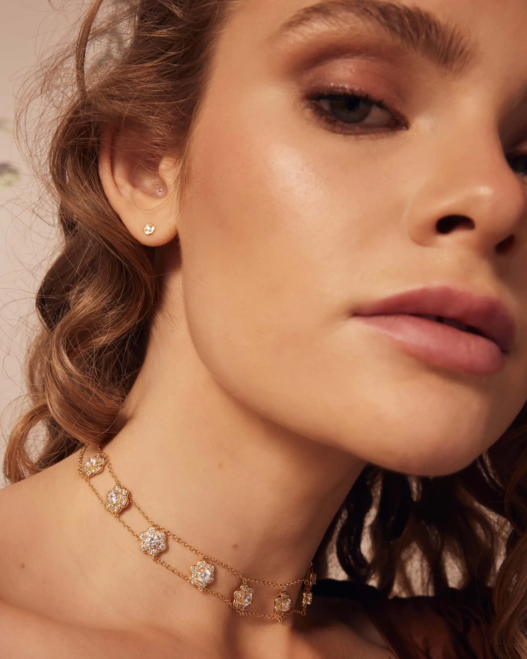 Mini Vine White Earrings sold by Apodemia product image thumbnail 4