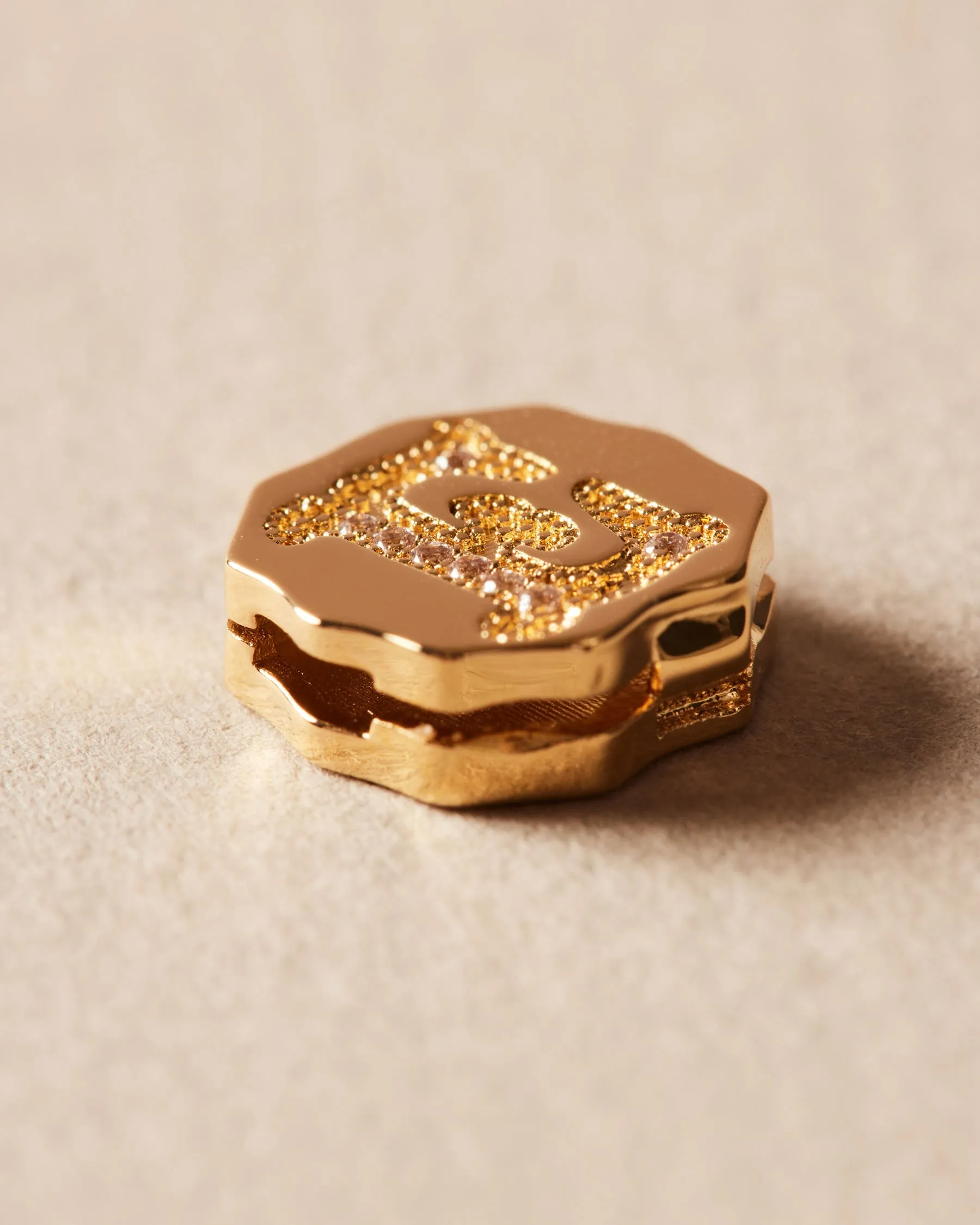 Charm Clip Bubble Vintage Letter E sold by Apodemia product image thumbnail 2