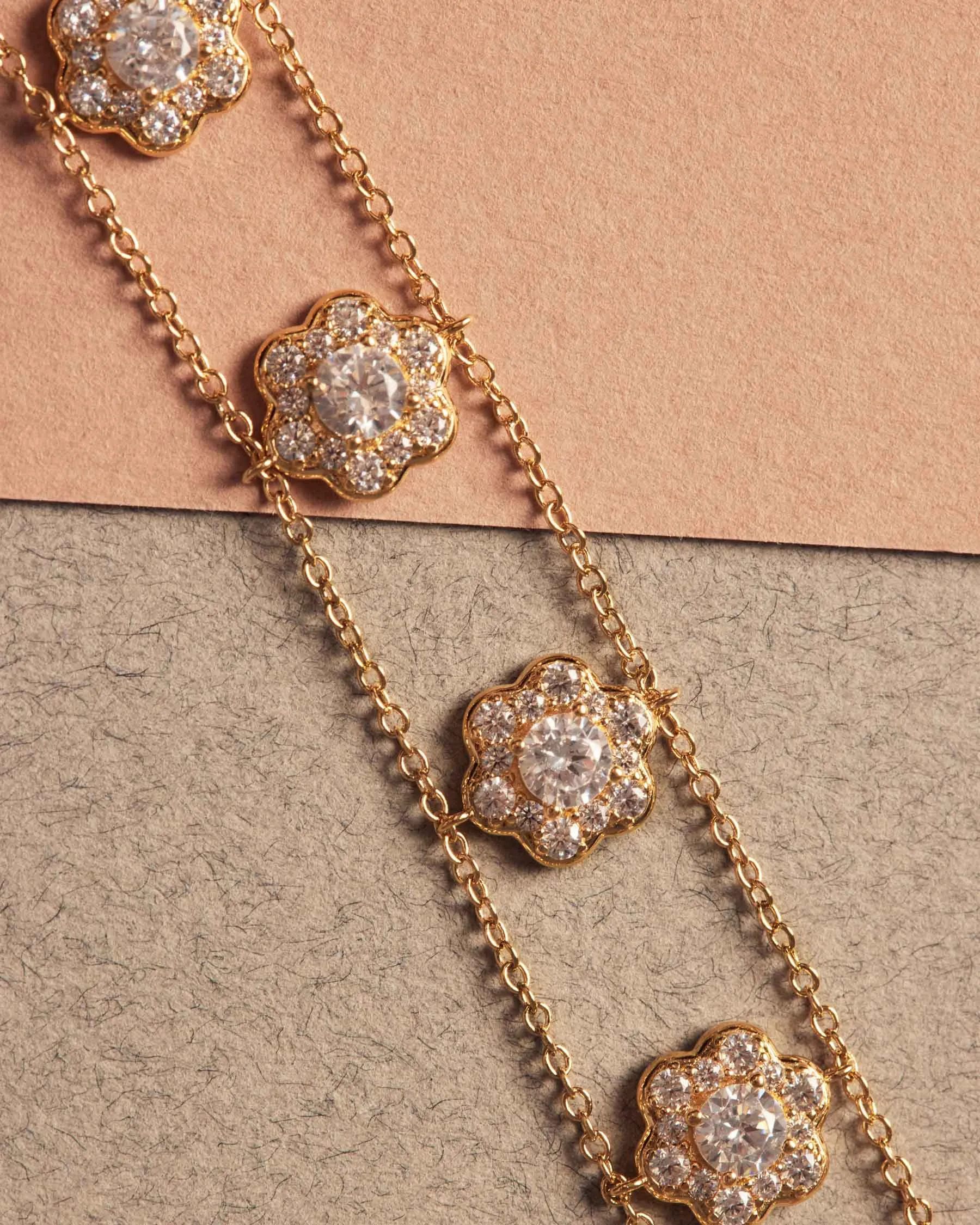 Choker Vine White sold by Apodemia