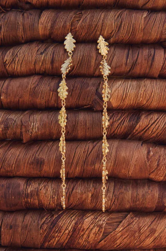Pendientes largos into the woods sold by Apodemia