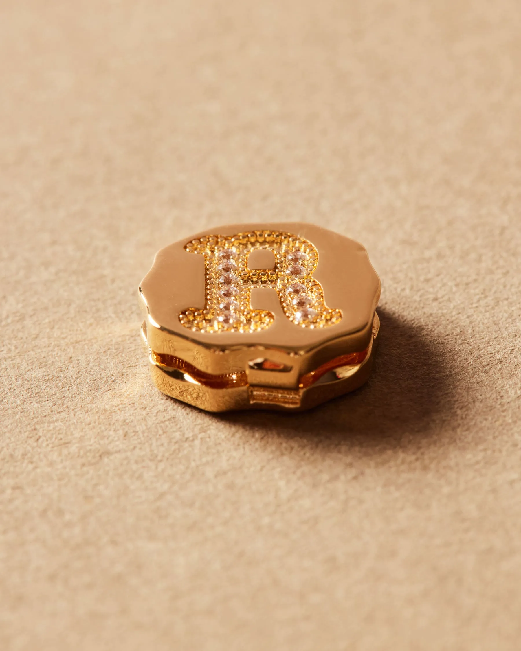 Charm Clip Bubble Vintage Letter R sold by Apodemia product image thumbnail 2