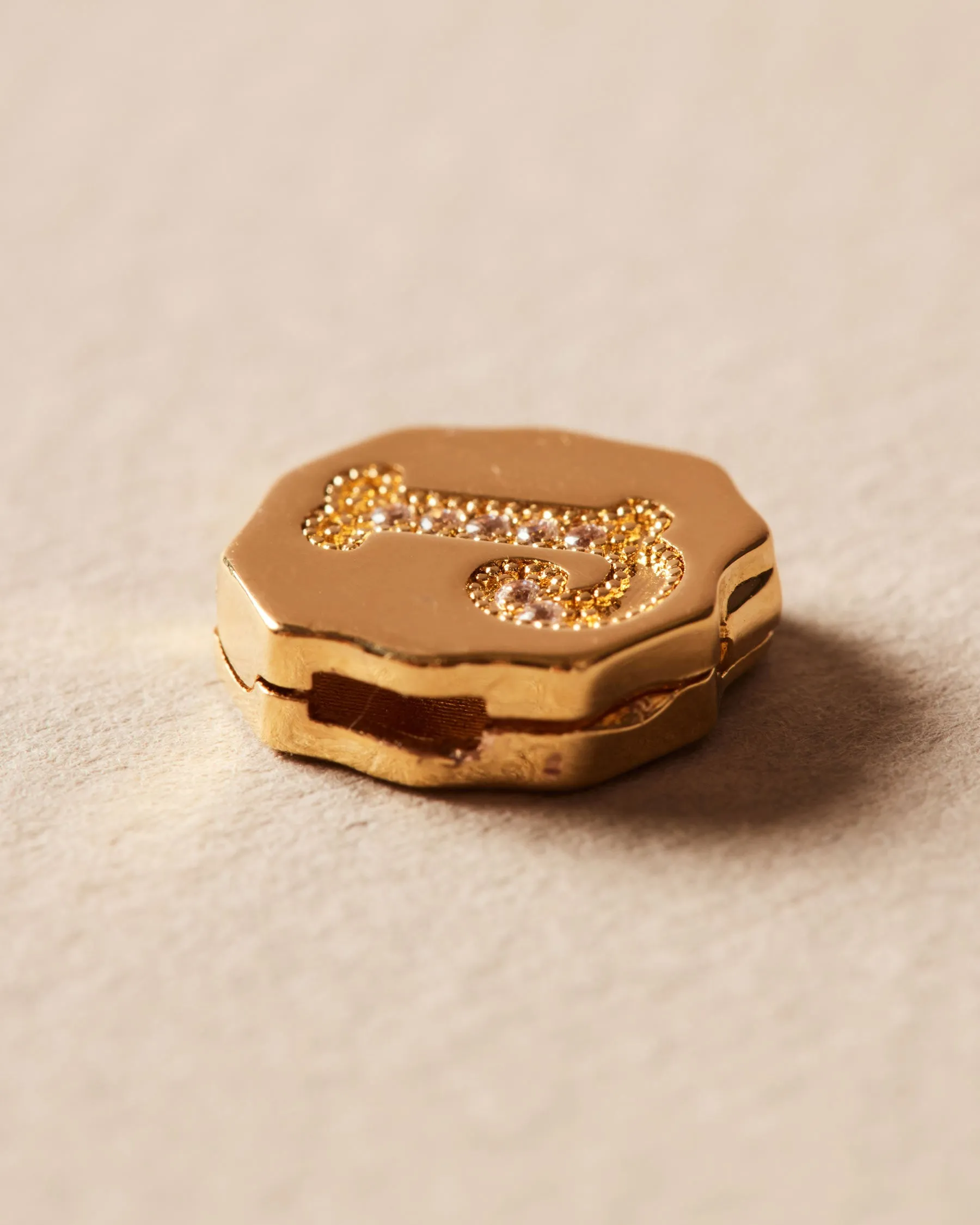 Charm Clip Bubble Vintage Letter J sold by Apodemia product image thumbnail 3