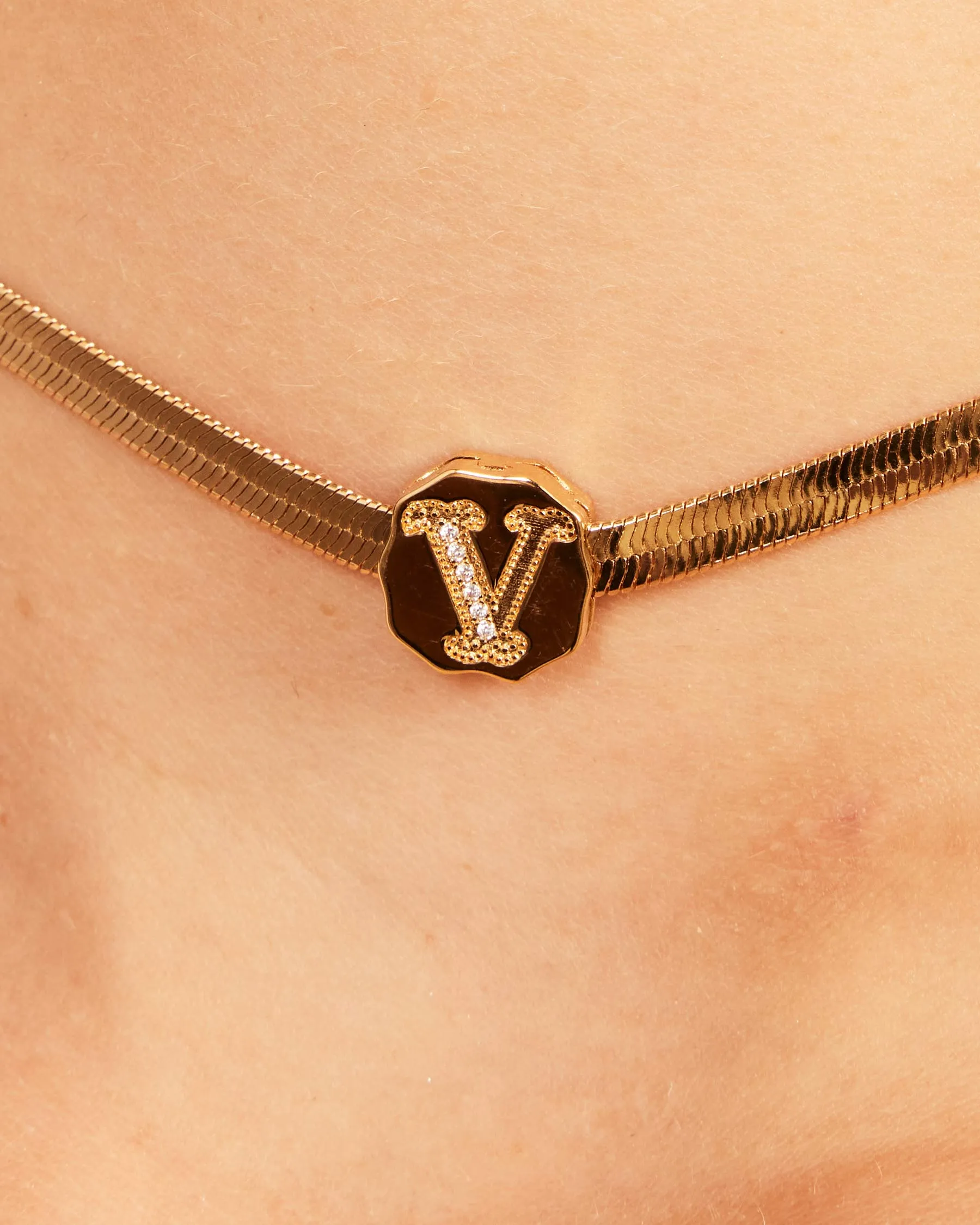 Charm Clip Bubble Vintage Letter V sold by Apodemia product image thumbnail 4