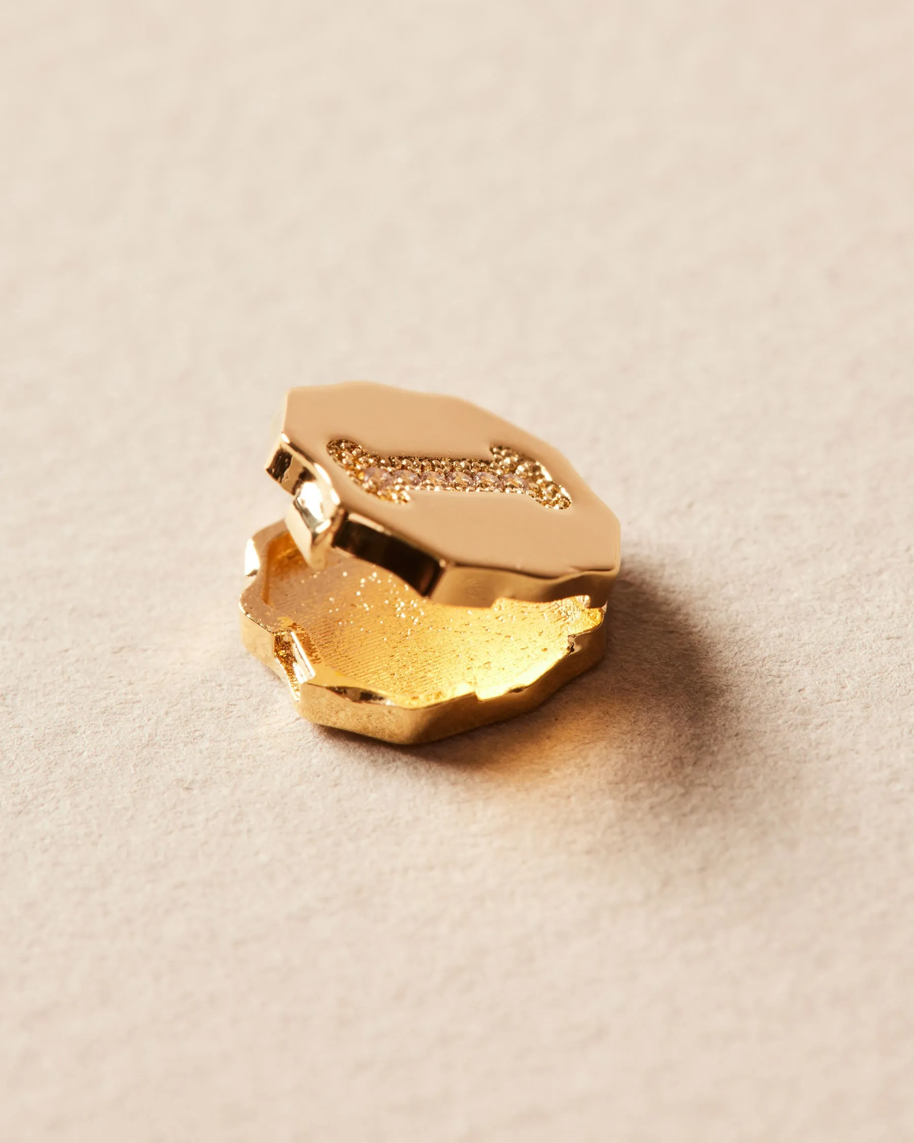 Charm Clip Bubble Vintage Letter I sold by Apodemia product image thumbnail 3