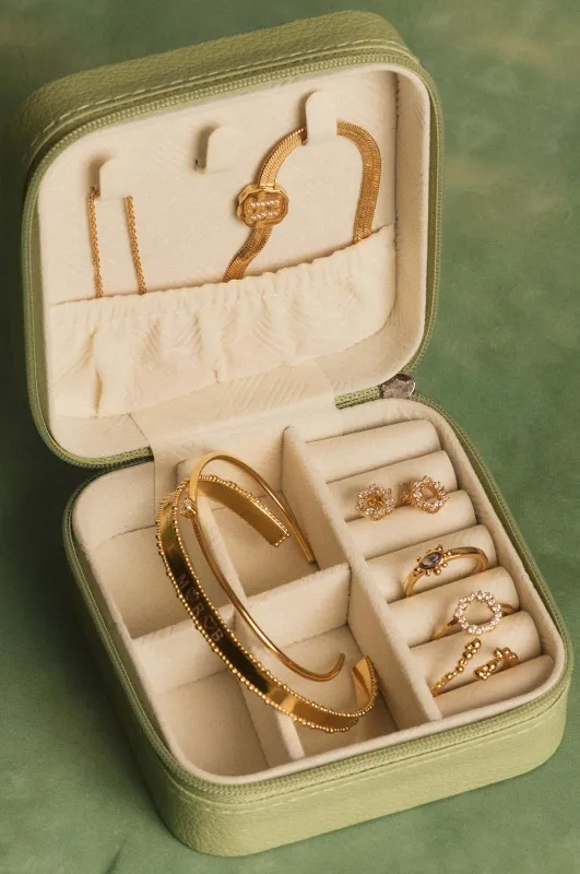 Mini travel jewelry box sold by Apodemia