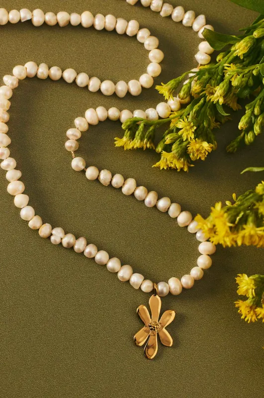 Full Pearl Necklace sold by Apodemia