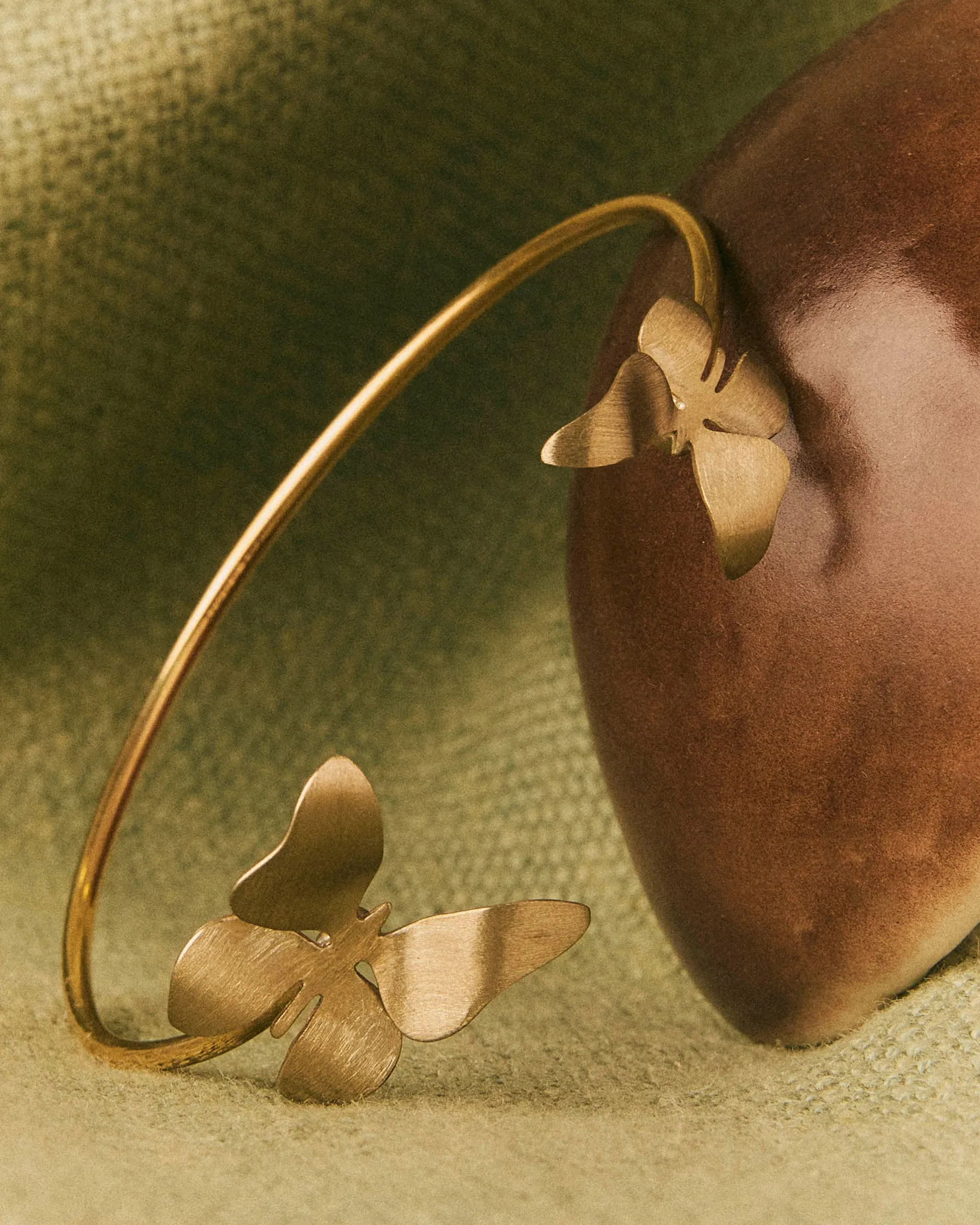 Brazalete Efecto Martele Papilio sold by Apodemia