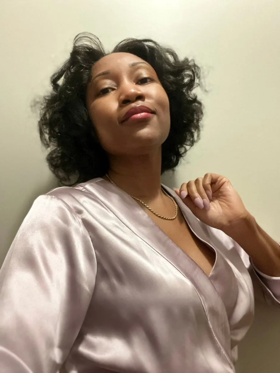 lola silk short robe in blush sold by Je Mérite product image thumbnail 2