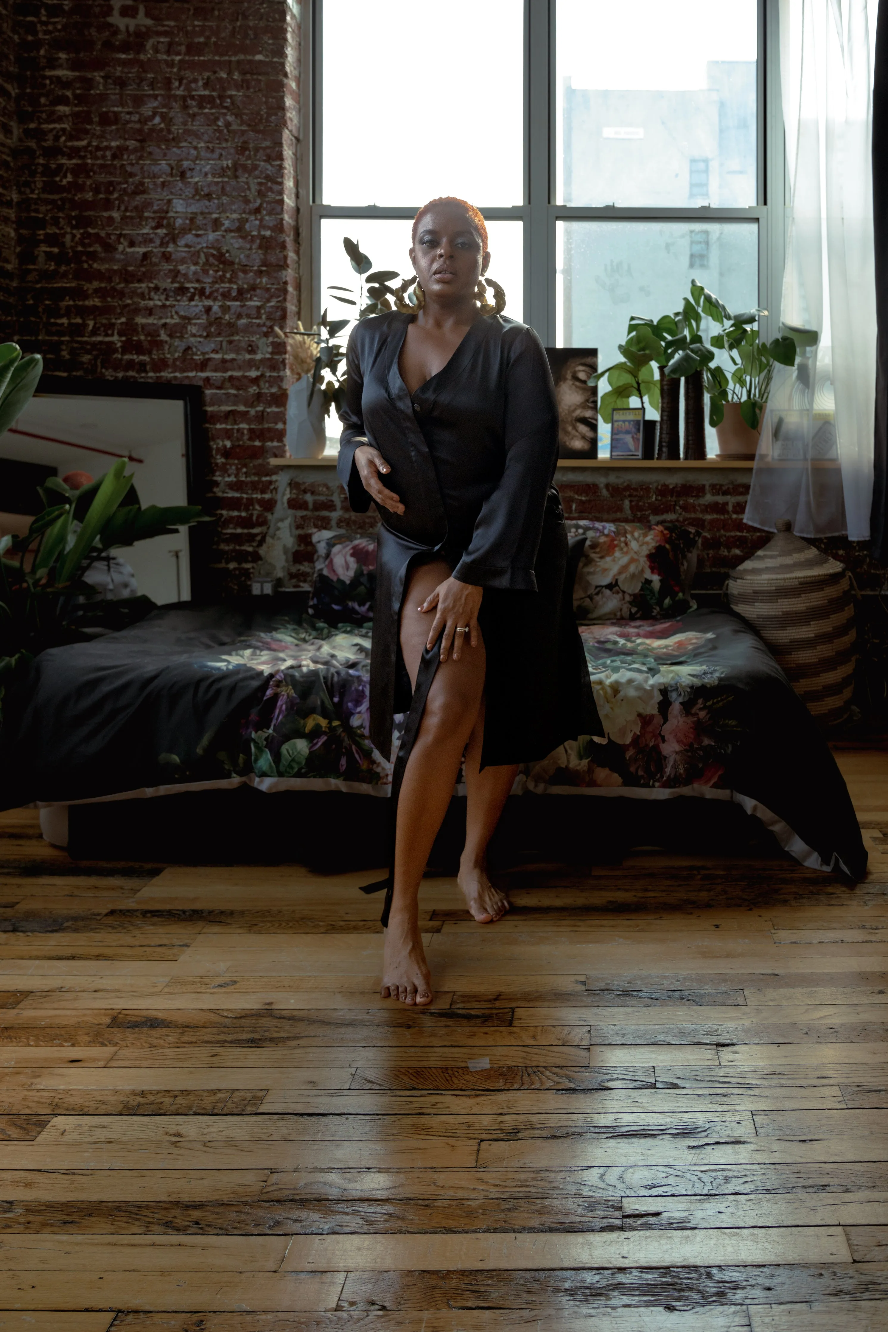 lola silk night dress in noire sold by Je Mérite product image thumbnail 2