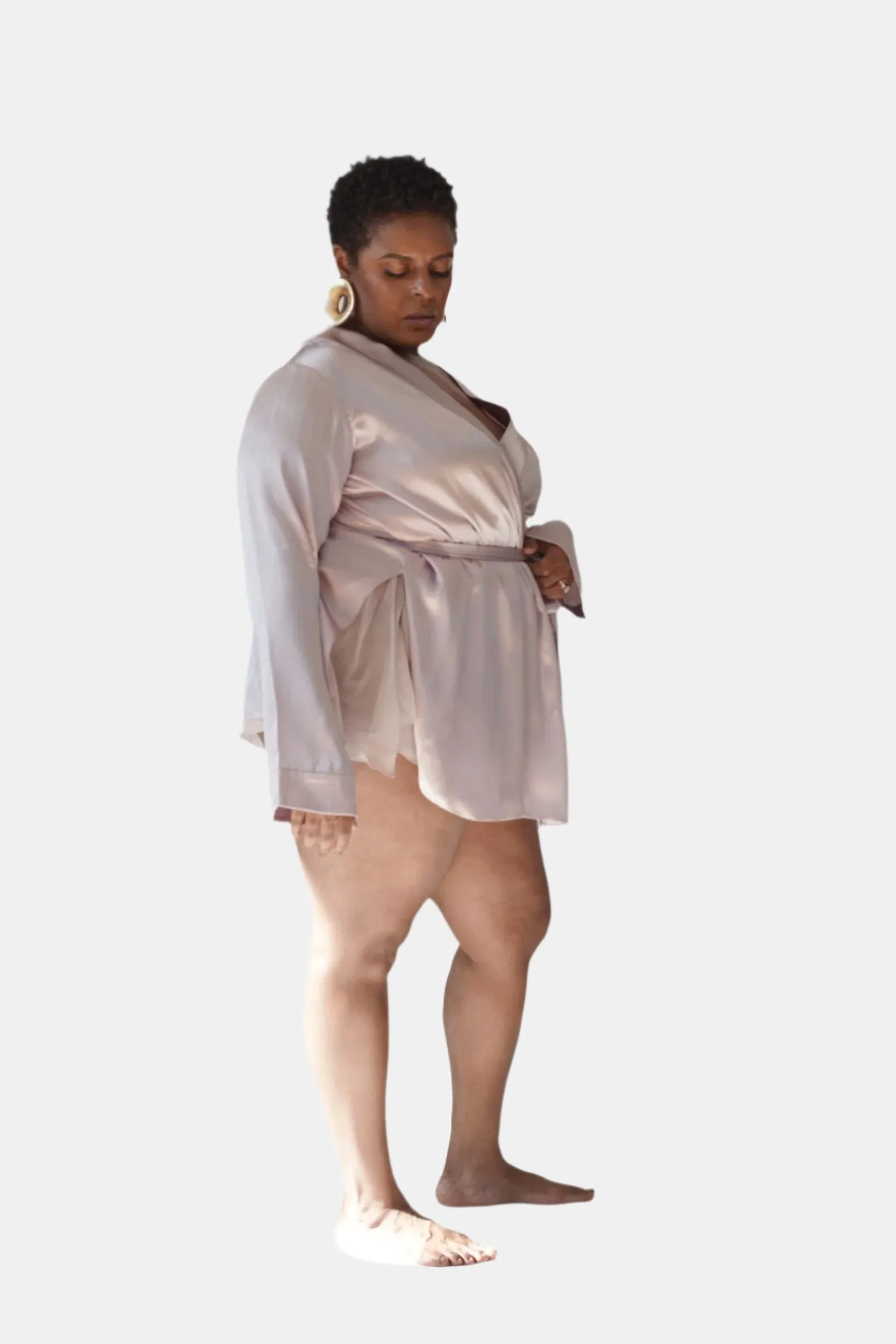 lola silk short robe in blush sold by Je Mérite product image thumbnail 5