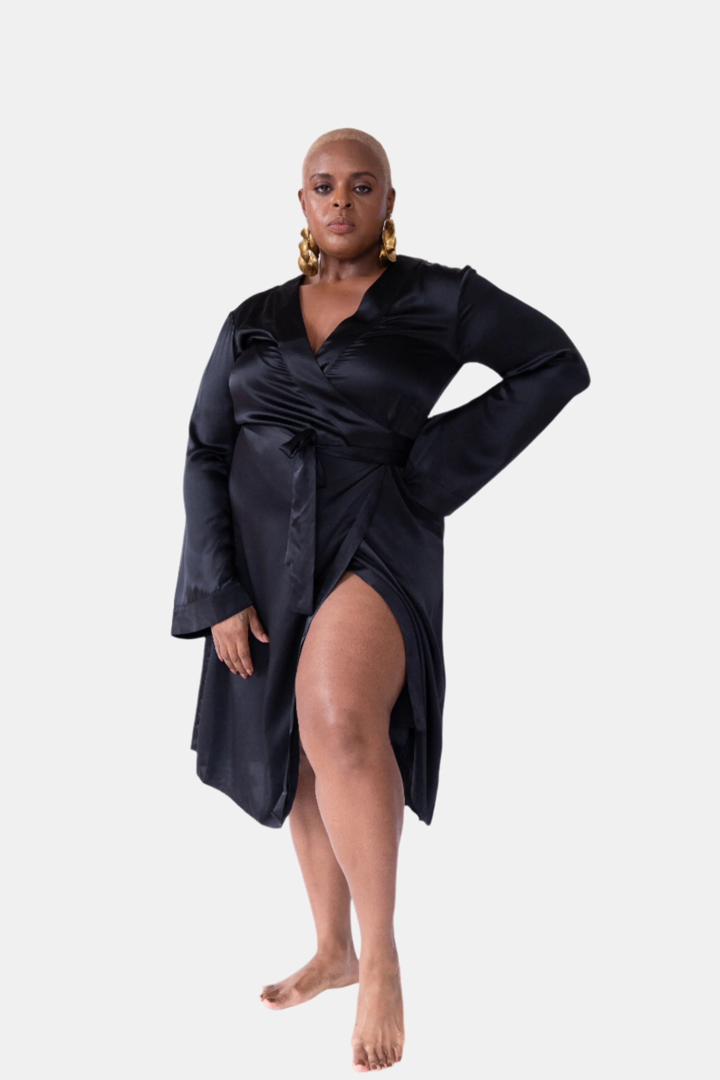 lola silk wrap robe in noire sold by Je Mérite product image thumbnail 4