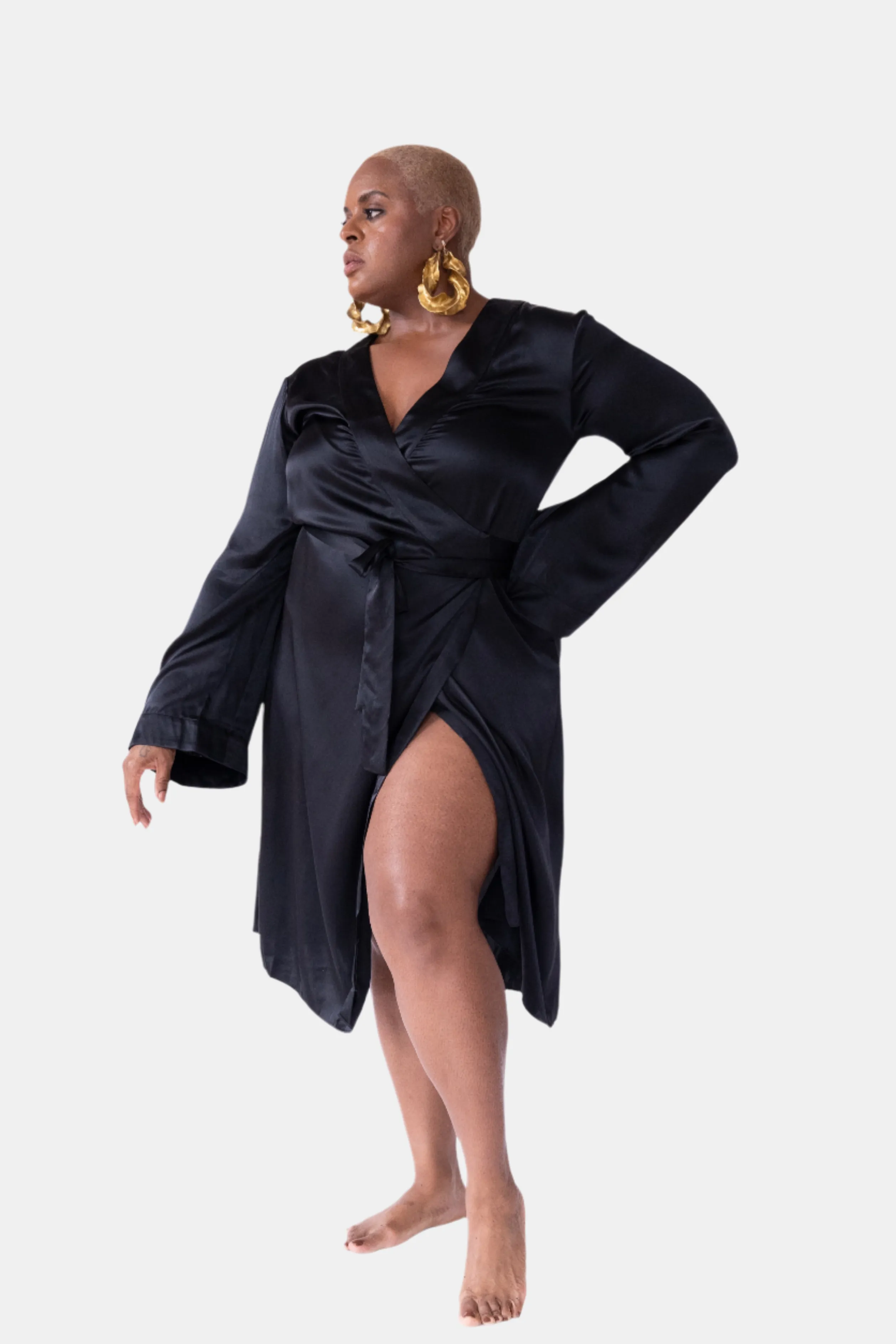 lola silk wrap robe in noire sold by Je Mérite
