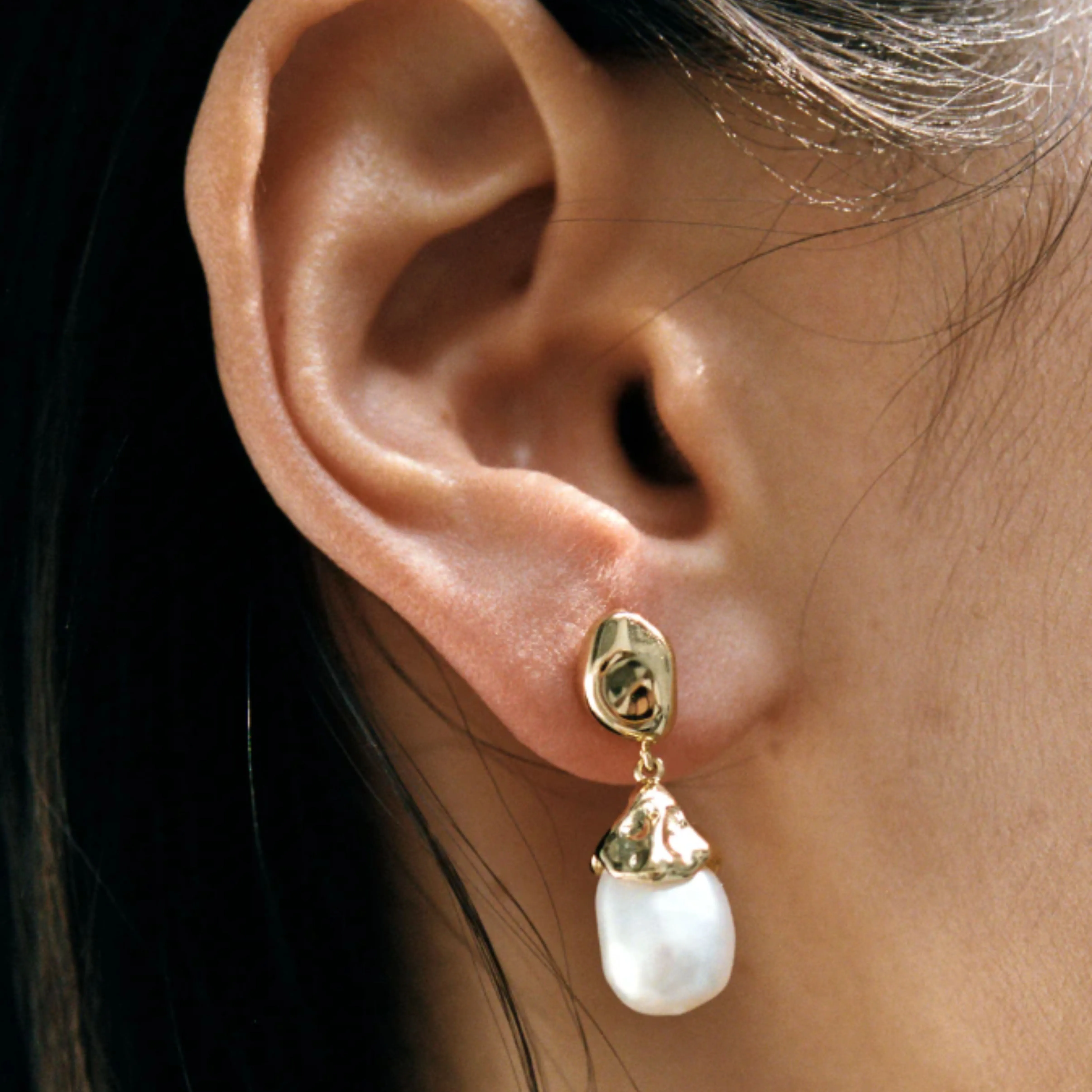 Pearl Drop Earring in Gold sold by The Jewelry Edit product image thumbnail 3