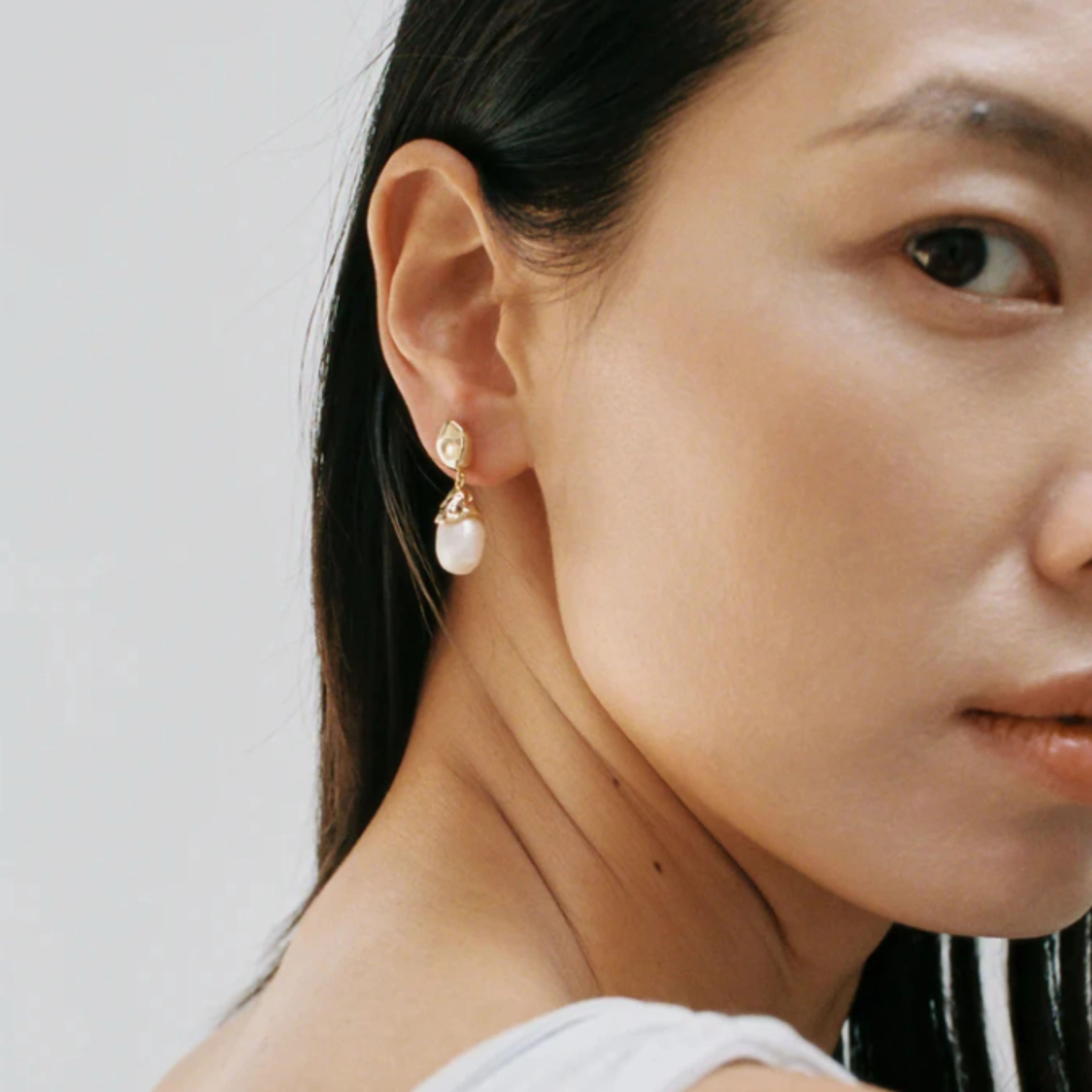 Pearl Drop Earring in Gold sold by The Jewelry Edit product image thumbnail 4