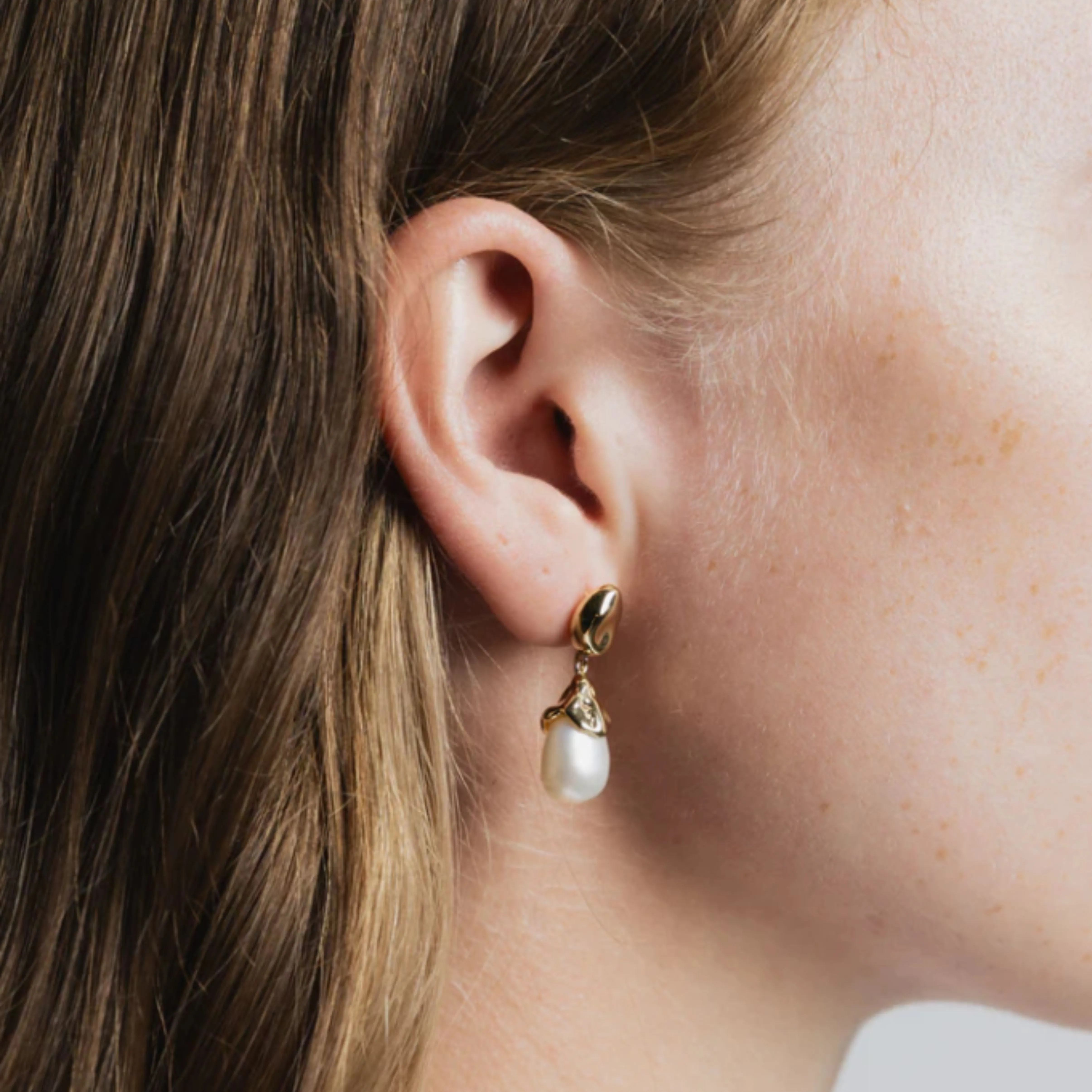 Pearl Drop Earring in Gold sold by The Jewelry Edit product image thumbnail 5