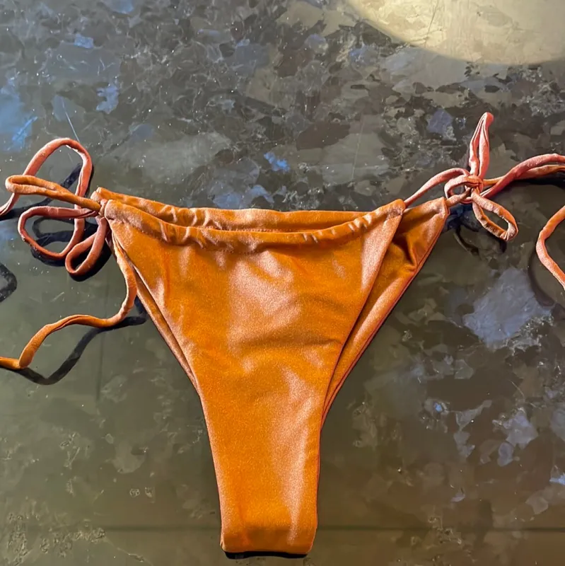 Lana Bottom (Final Sale) sold by Curio