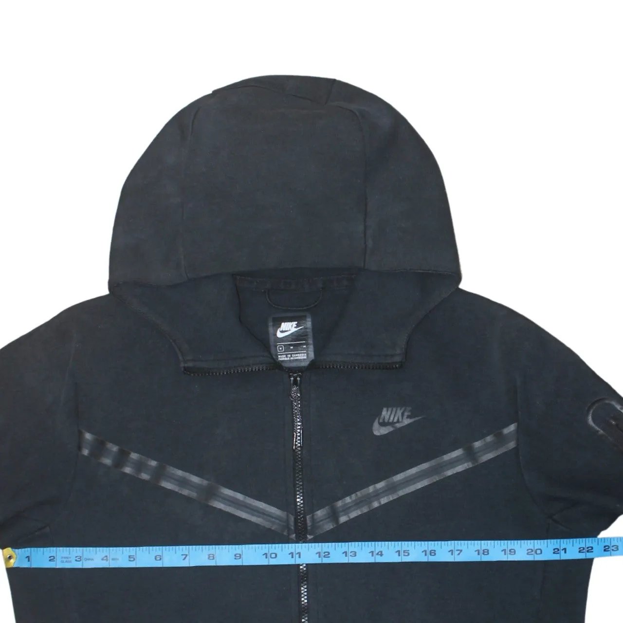 Nike Black Full Zip Hoodie Men's Medium Embroidered Swoosh Sleeve Zip Pocket Sweatshirt sold by Vintage Club product image thumbnail 5