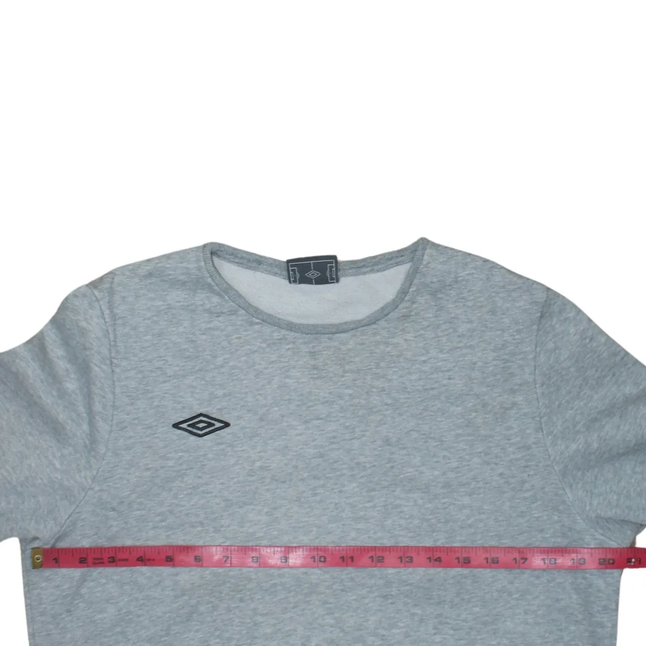 Umbro Grey Sweatshirt Women’s Medium Embroidered Chest Logo Ribbed Crewneck Pullover Top sold by Vintage Club product image thumbnail 5