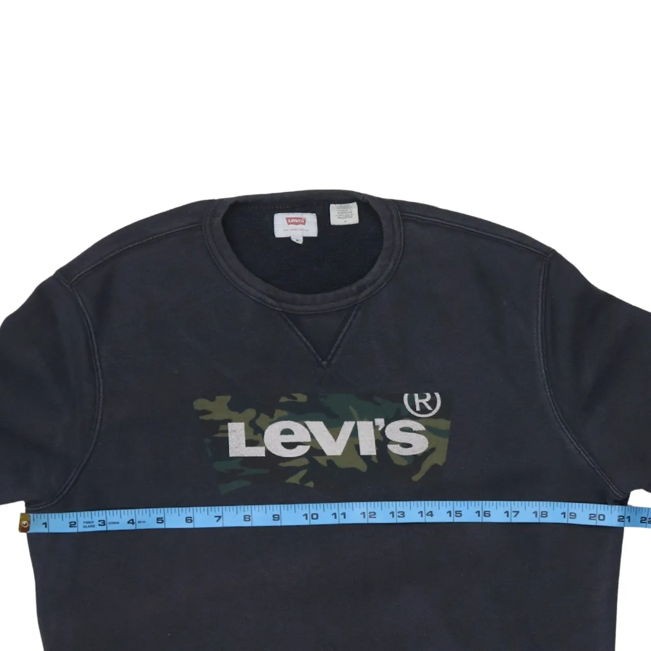 Levi's Black Sweatshirt Men's Medium Camo Printed Logo Crewneck Pullover Fleece Top sold by Vintage Club product image thumbnail 5