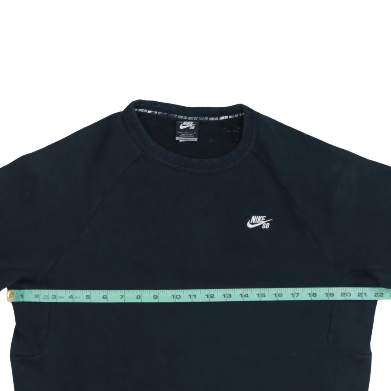 Nike Black Sweatshirt Women’s Large Embroidered SB Logo Raglan Sleeves Fleece Pullover Jumper sold by Vintage Club product image thumbnail 5