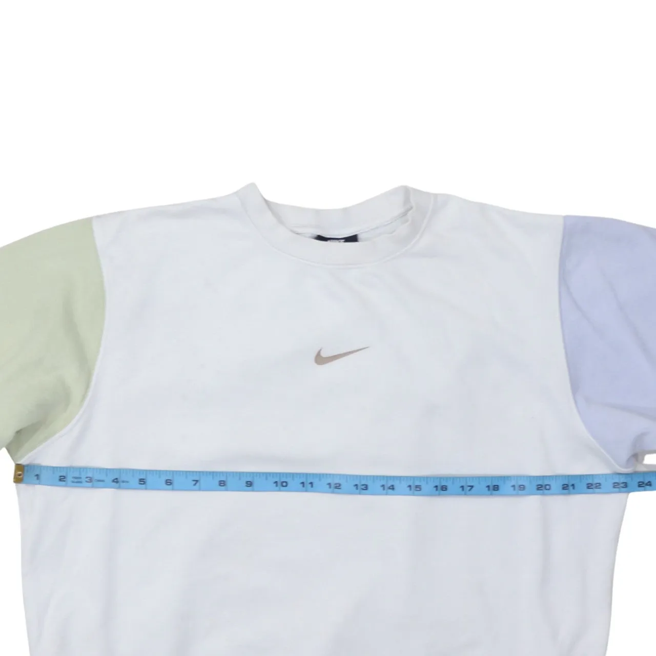 Nike 90's Center Middle Swoosh Crew Neck Sweatshirt Medium White sold by Vintage Club product image thumbnail 5