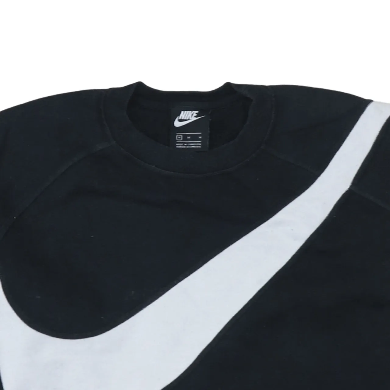 Nike 90's Crop Crew Neck Sweatshirt Medium Black sold by Vintage Club product image thumbnail 3
