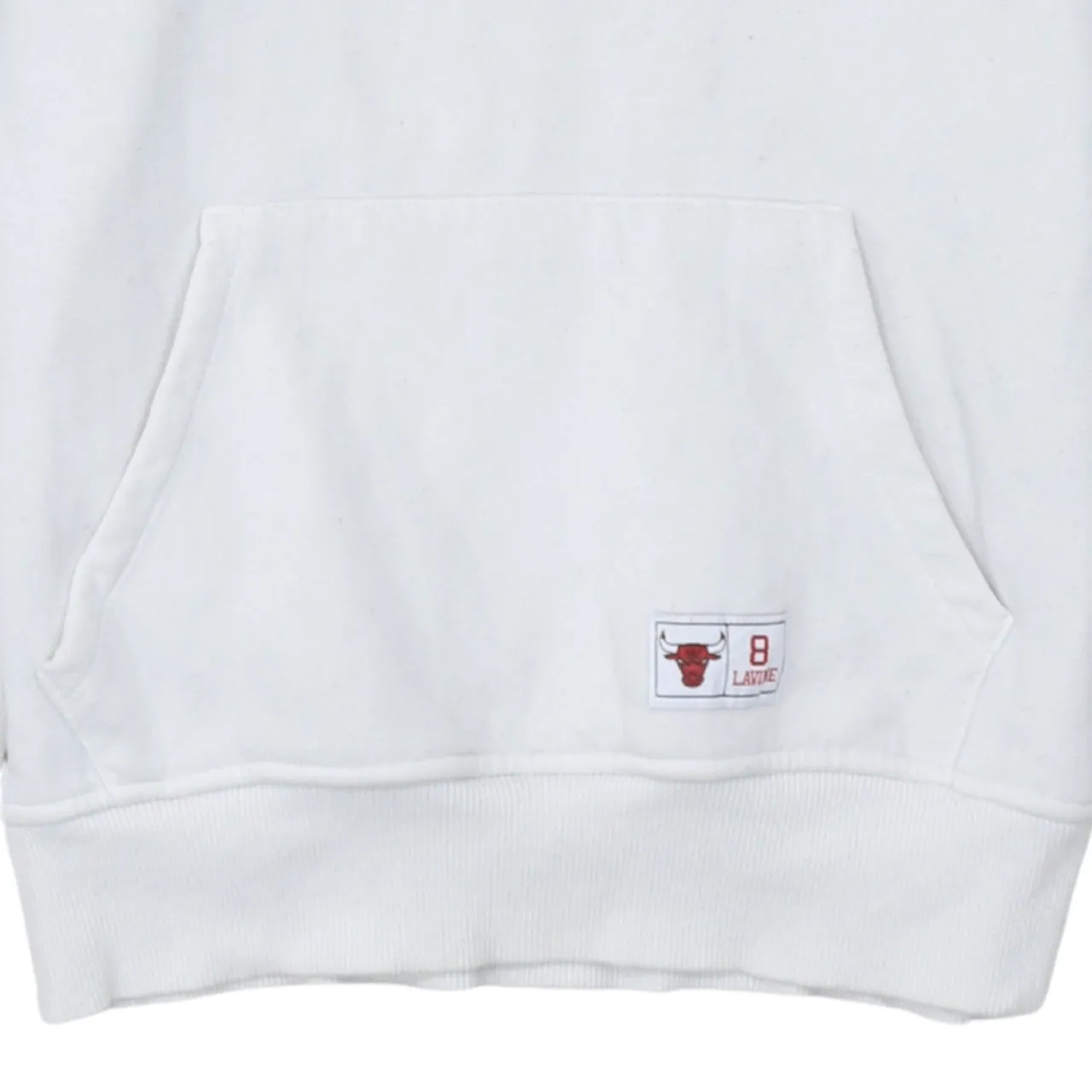 NBA White Hoodie Women’s Small Chicago Bulls Lavine 8 Printed Logo Front Pocket Sweatshirt sold by Vintage Club product image thumbnail 4