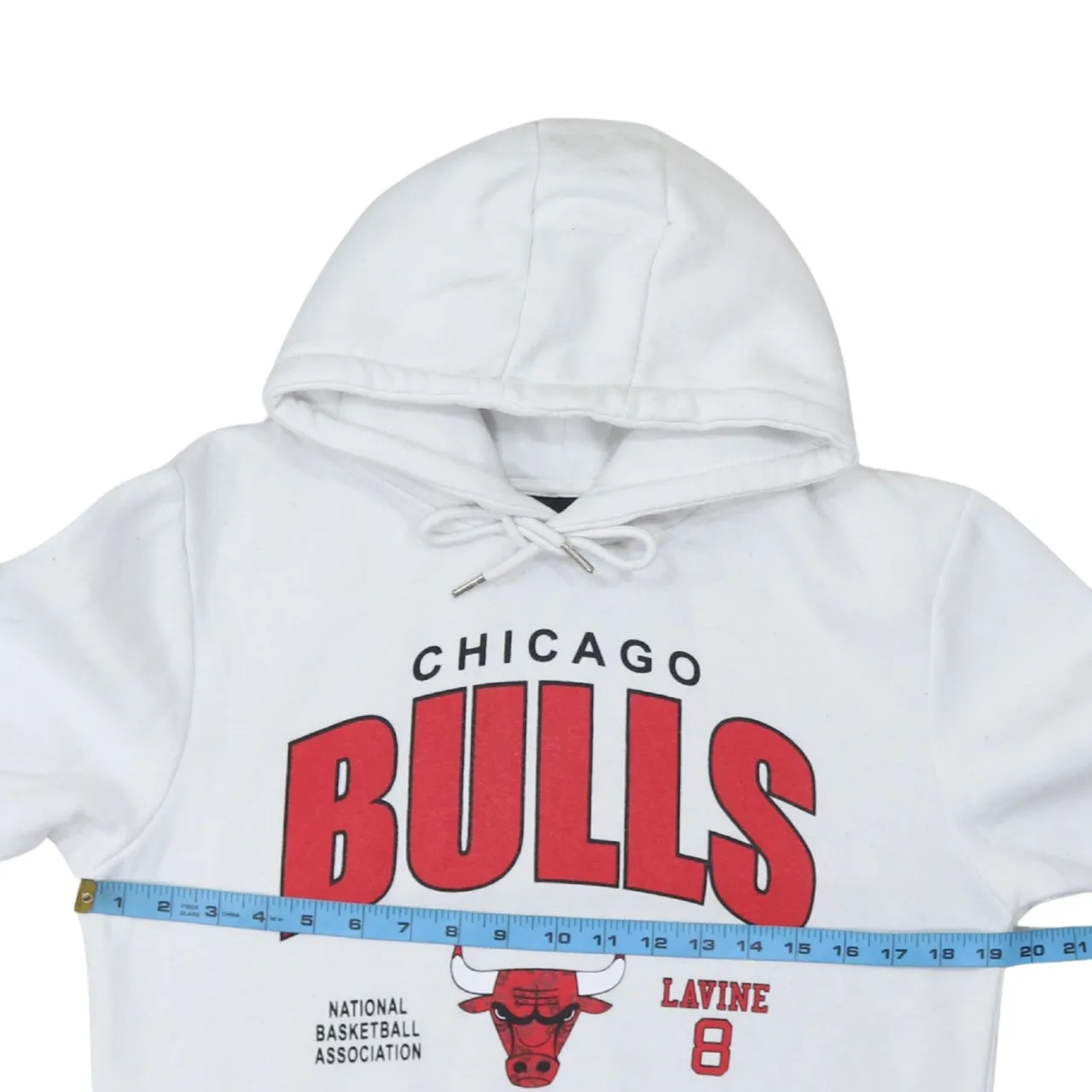 NBA White Hoodie Women’s Small Chicago Bulls Lavine 8 Printed Logo Front Pocket Sweatshirt sold by Vintage Club product image thumbnail 5