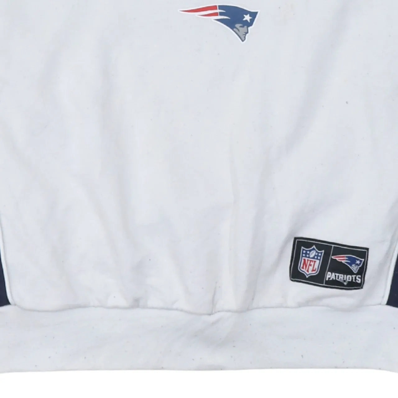 NFL White Navy Sweatshirt Men's Medium New England Patriots Printed Logo Fleece Pullover sold by Vintage Club product image thumbnail 4