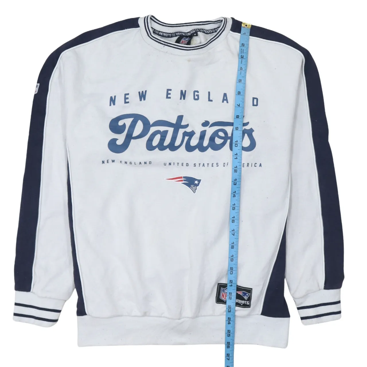 NFL White Navy Sweatshirt Men's Medium New England Patriots Printed Logo Fleece Pullover sold by Vintage Club product image thumbnail 5