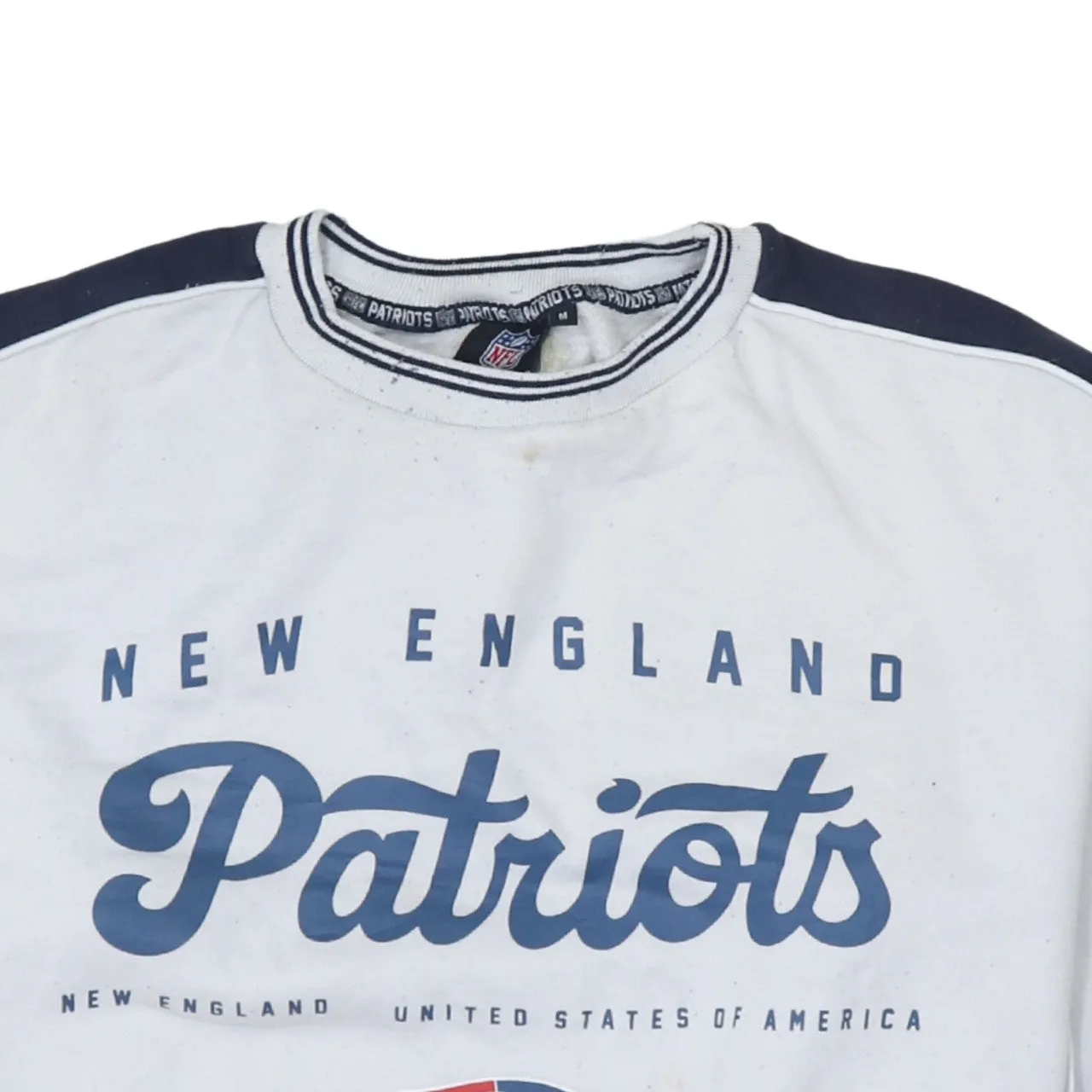 NFL White Navy Sweatshirt Men's Medium New England Patriots Printed Logo Fleece Pullover sold by Vintage Club product image thumbnail 3