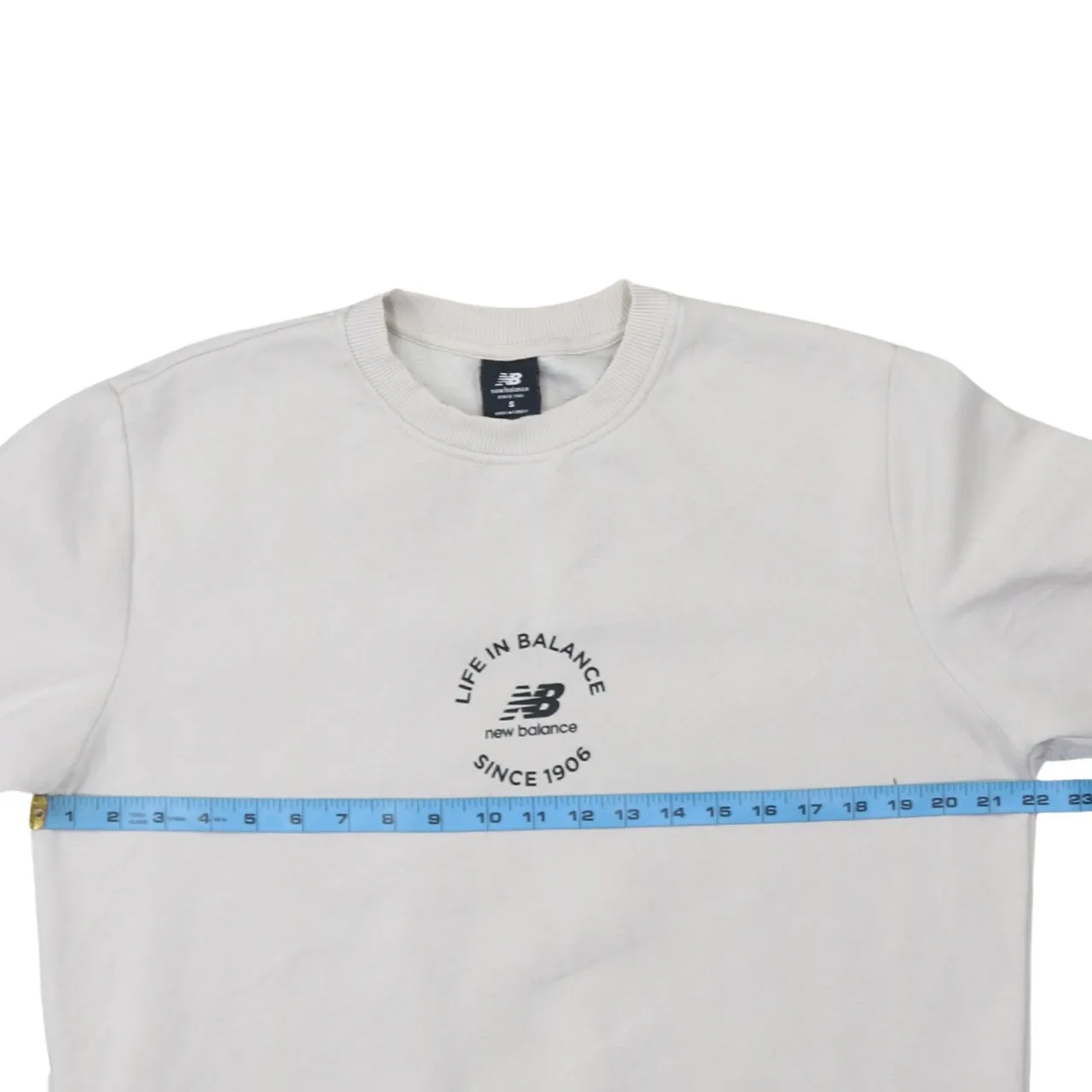 New Balance 90's Lightweight Crew Neck Sweatshirt Small Beige Cream sold by Vintage Club product image thumbnail 5