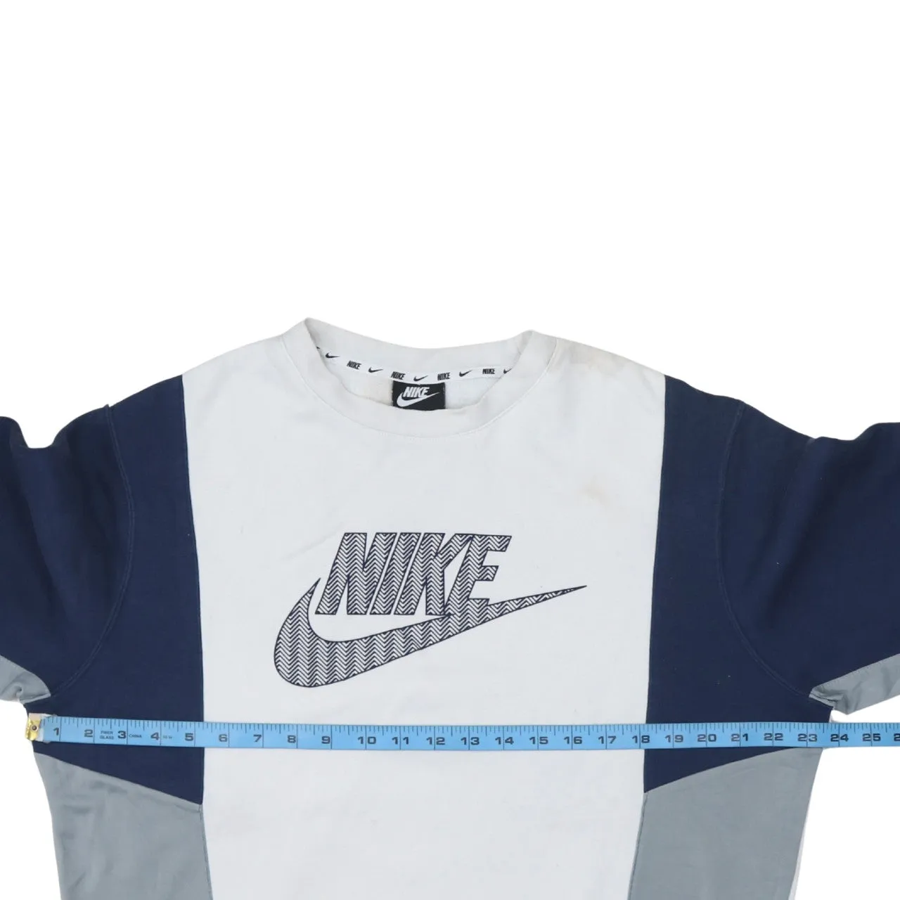 Nike 90's Center Middle Swoosh Crew Neck Sweatshirt Medium White sold by Vintage Club product image thumbnail 5