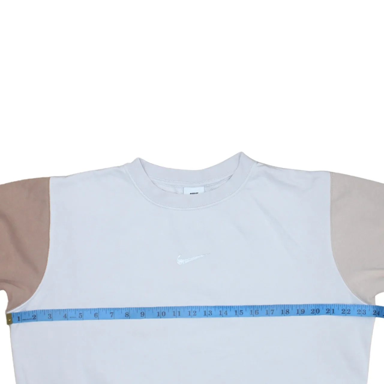 Nike 90's Center Middle Swoosh Crew Neck Sweatshirt Small White sold by Vintage Club product image thumbnail 5