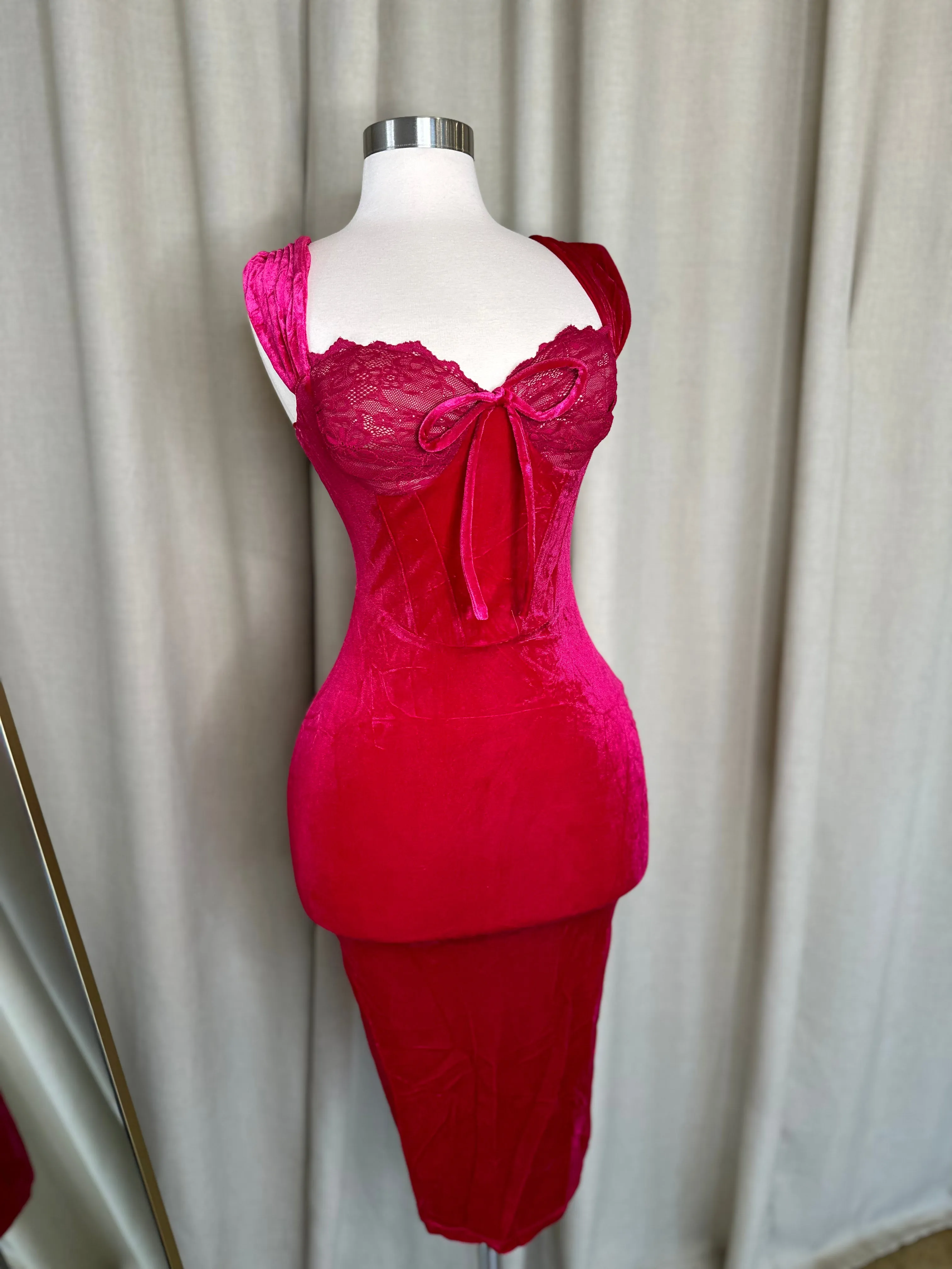 Le Rose Dress sold by Valemi Boutique product image thumbnail 4