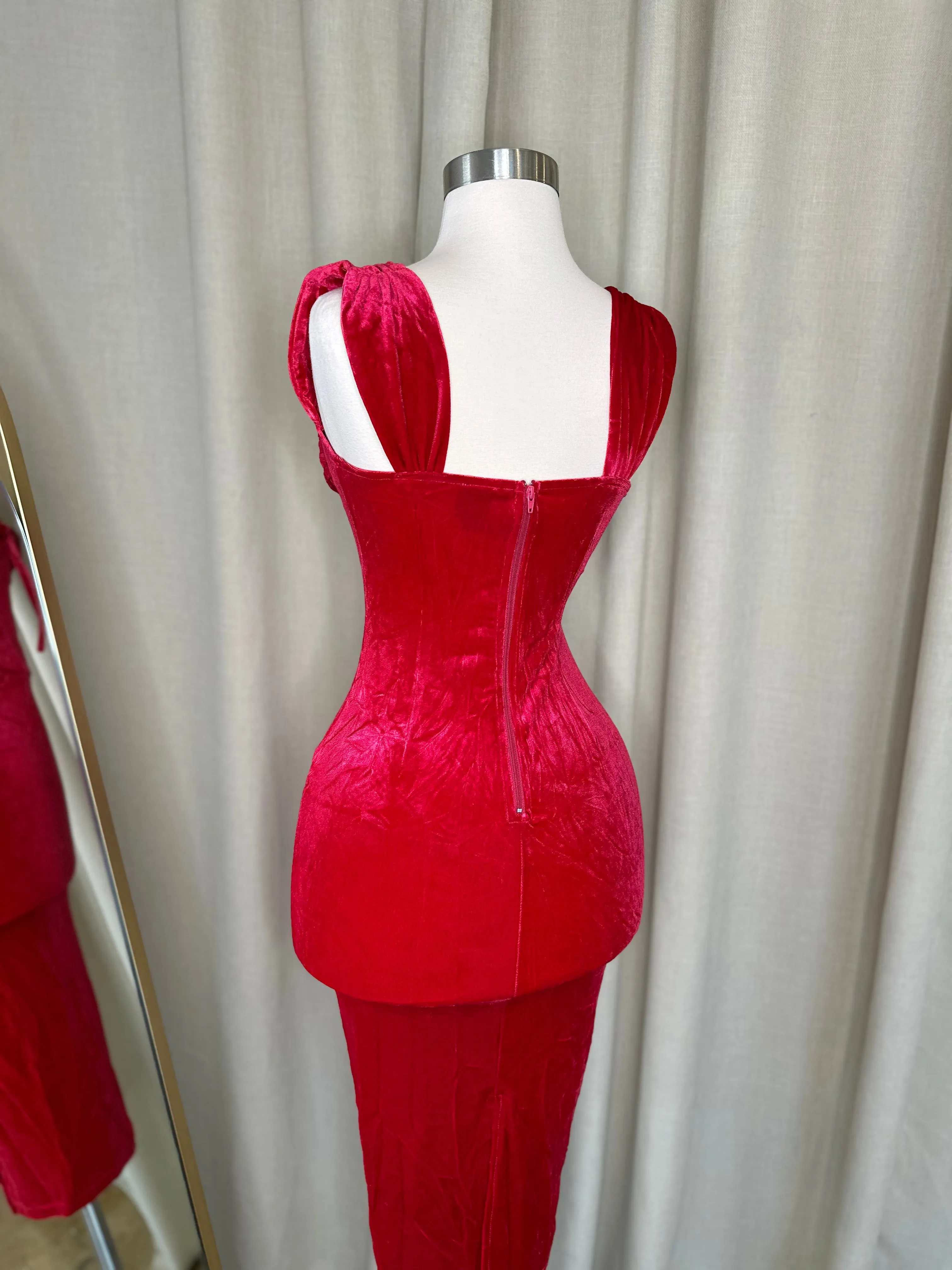 Le Rose Dress sold by Valemi Boutique product image thumbnail 3