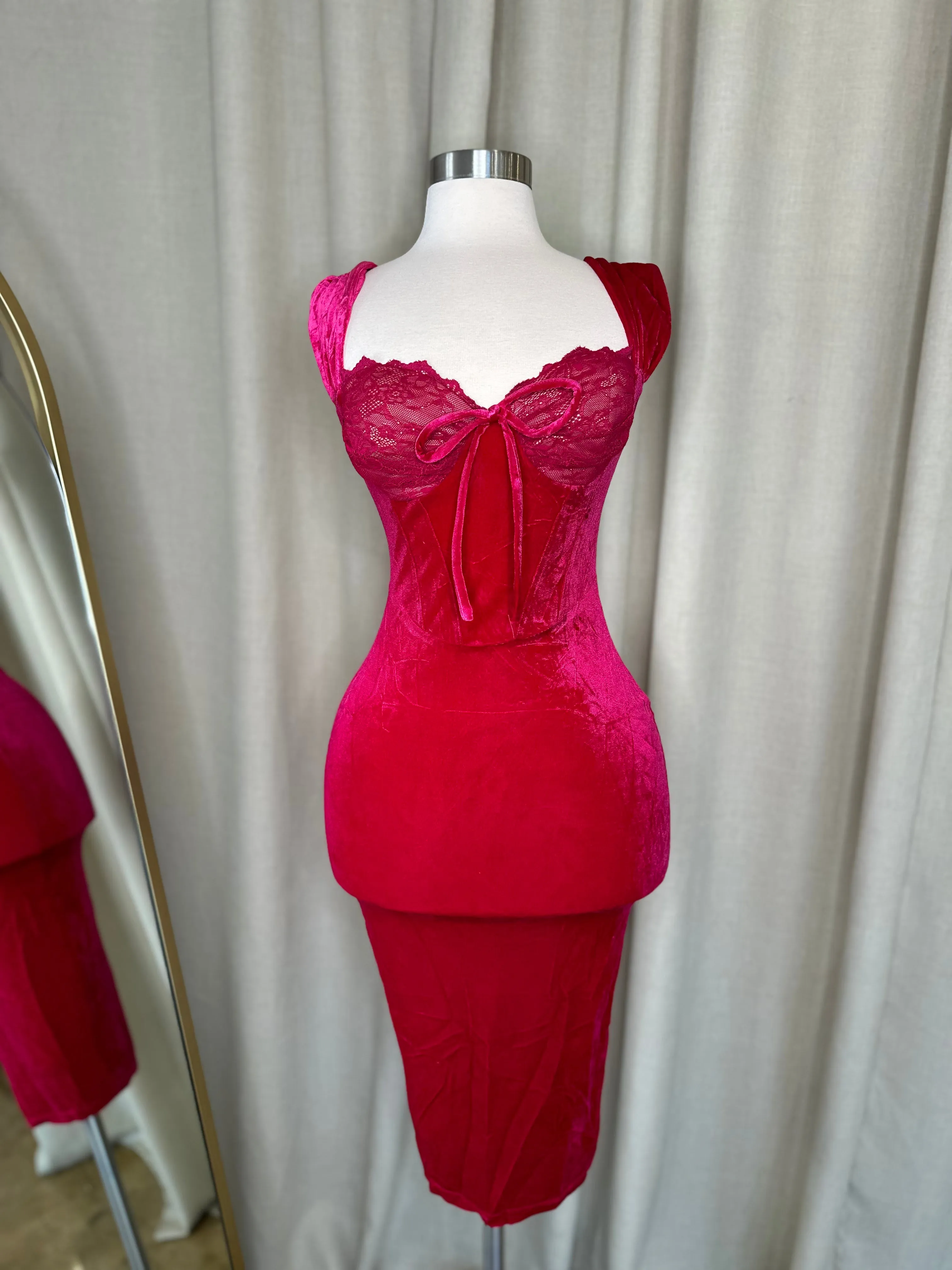 Le Rose Dress sold by Valemi Boutique product image thumbnail 2