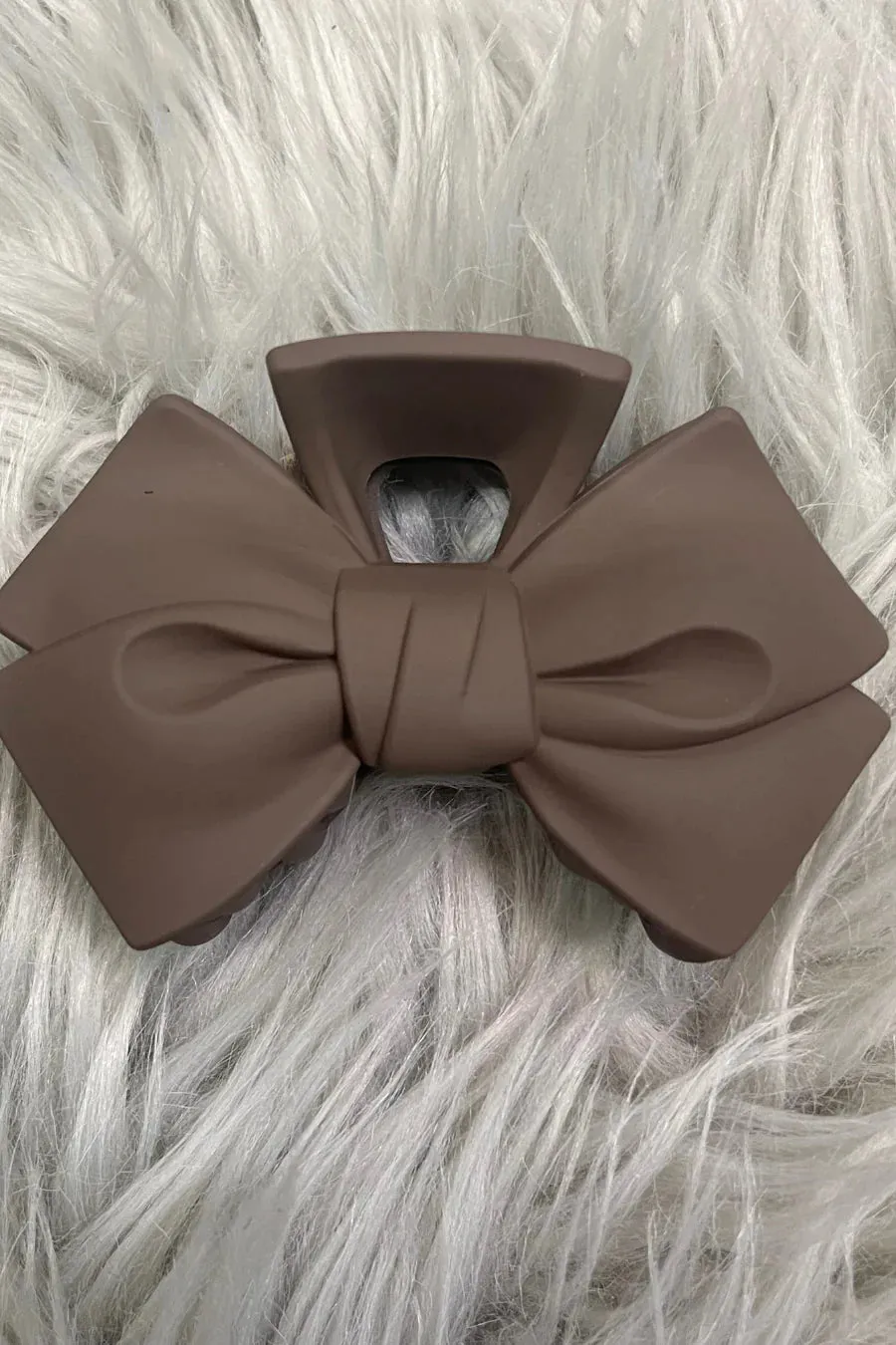 Britt Bow Claw Clip sold by Roxie’s Picks product image thumbnail 2