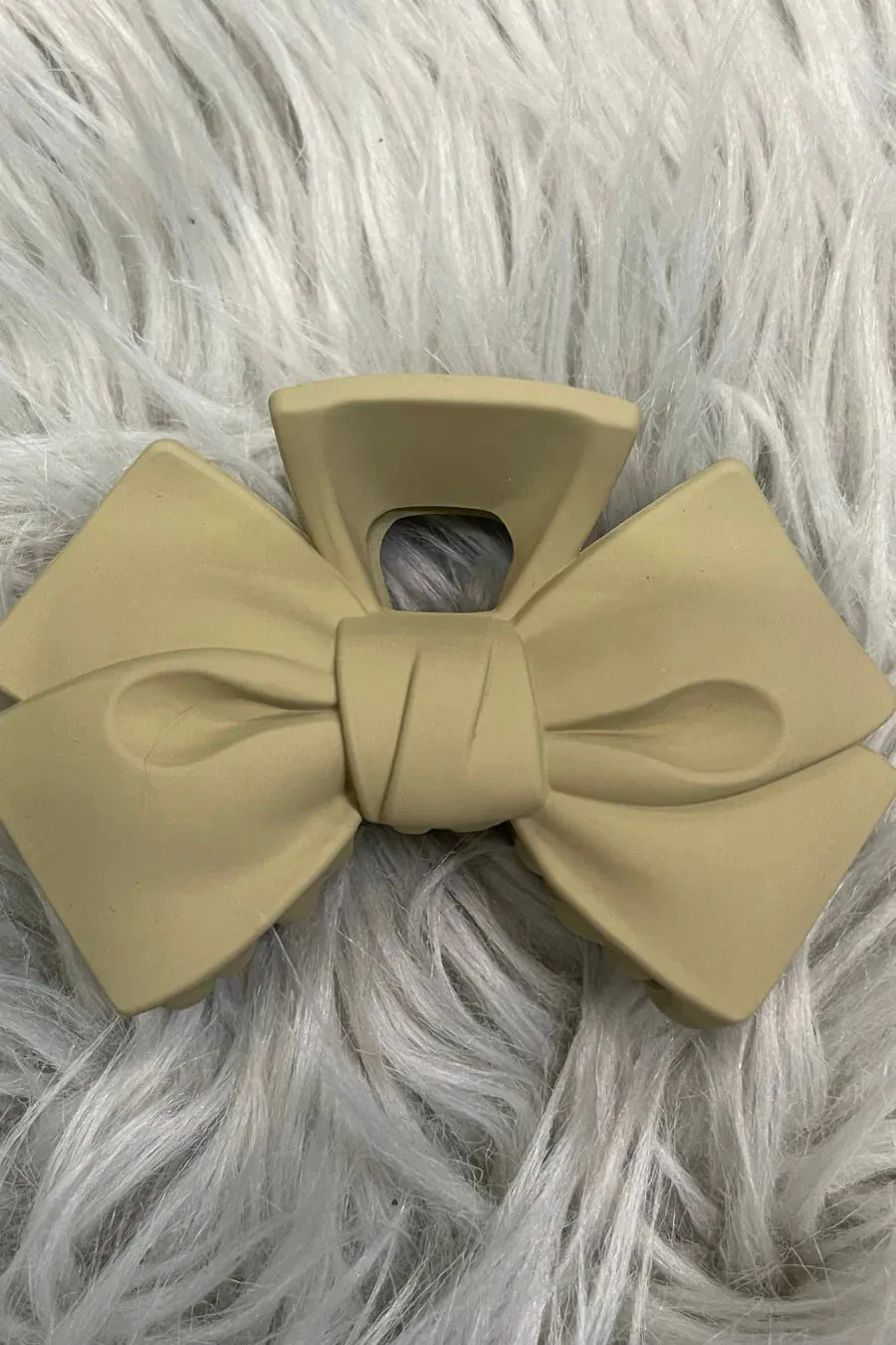 Britt Bow Claw Clip sold by Roxie’s Picks product image thumbnail 3