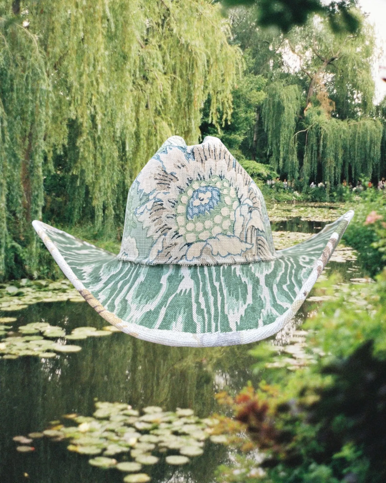 Willow Room sold by Zandria