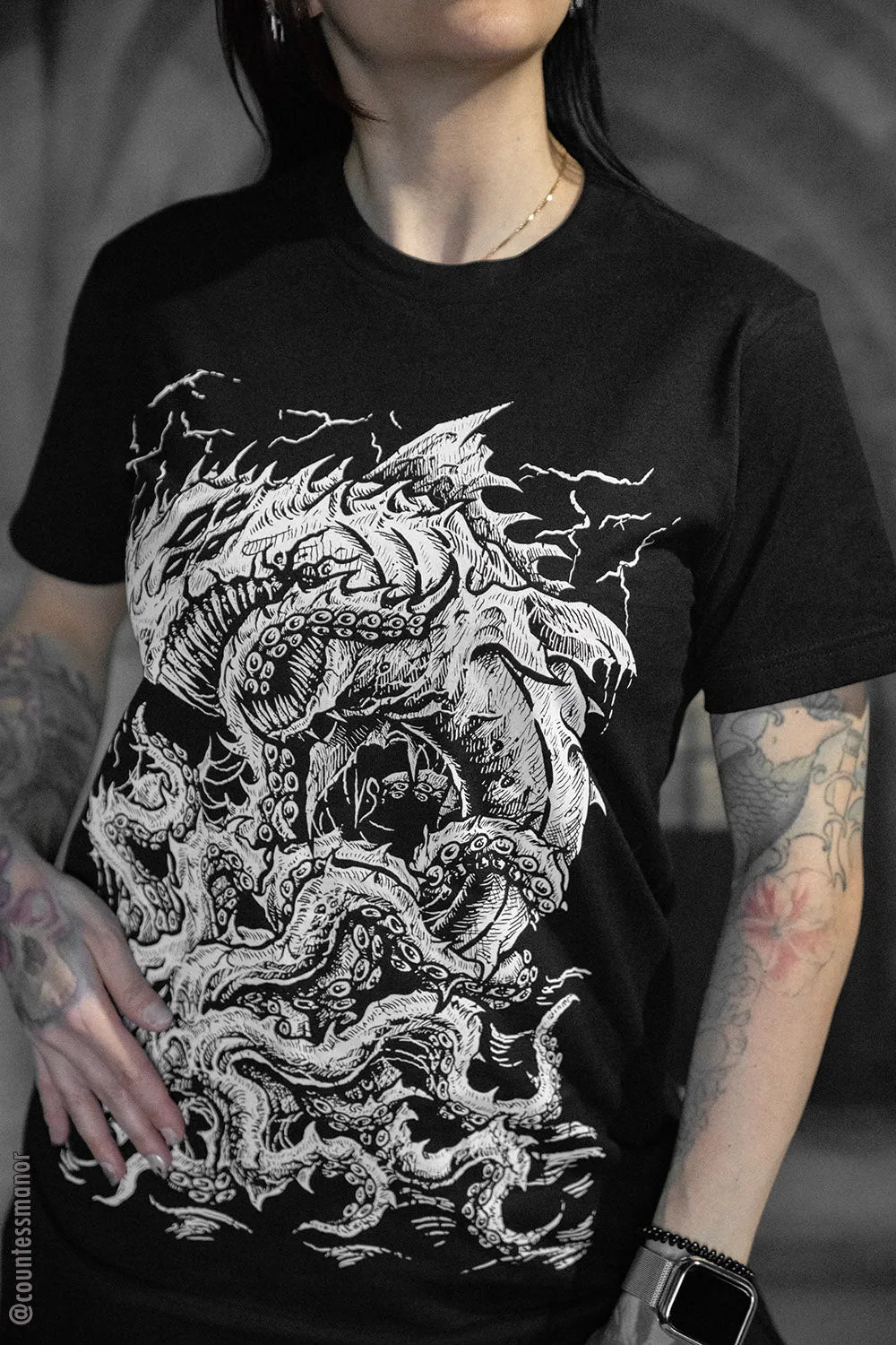 Megalodon vs The Kraken T-shirt sold by Vampire Freaks product image thumbnail 3