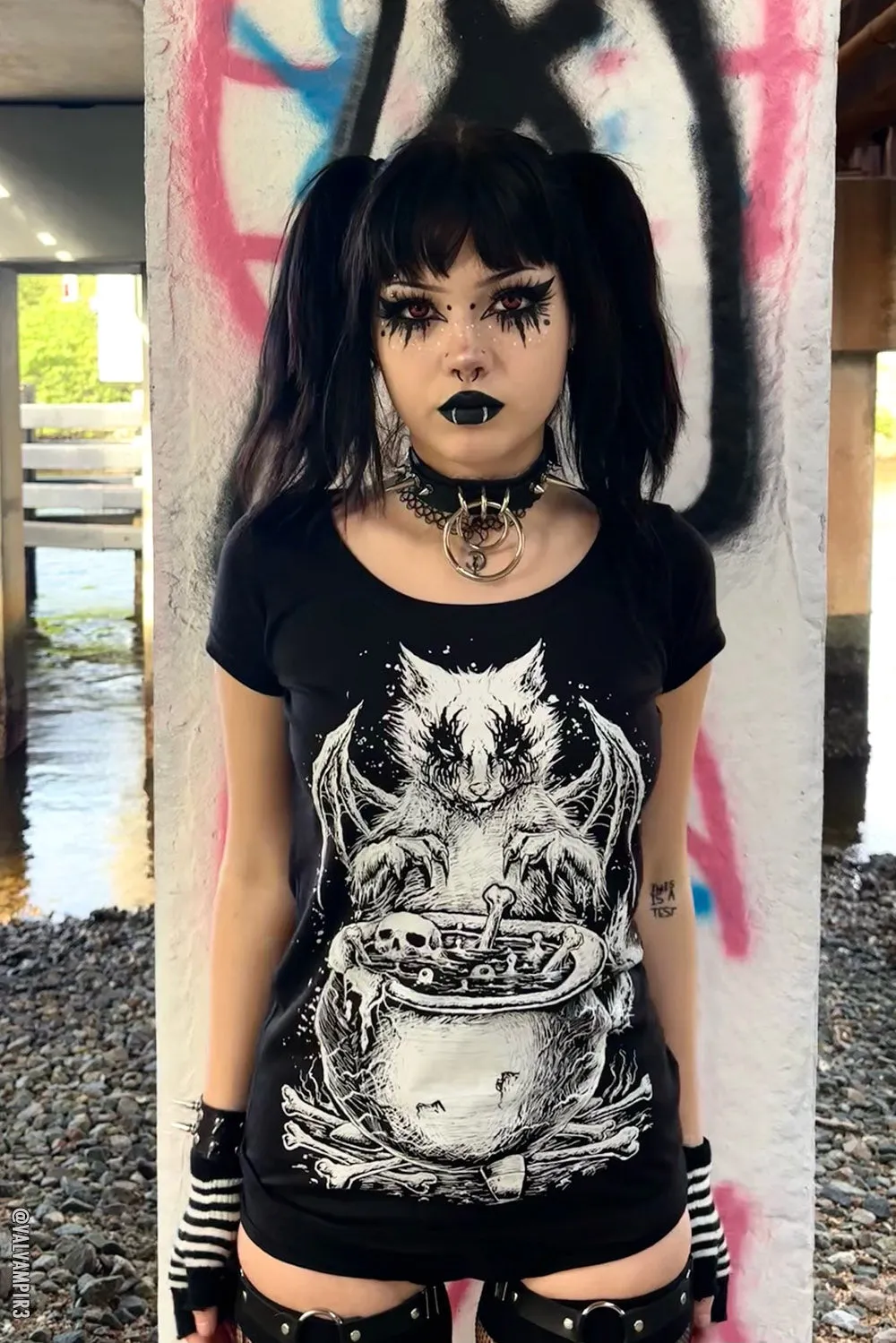 Conjuring Cat T-shirt sold by Vampire Freaks