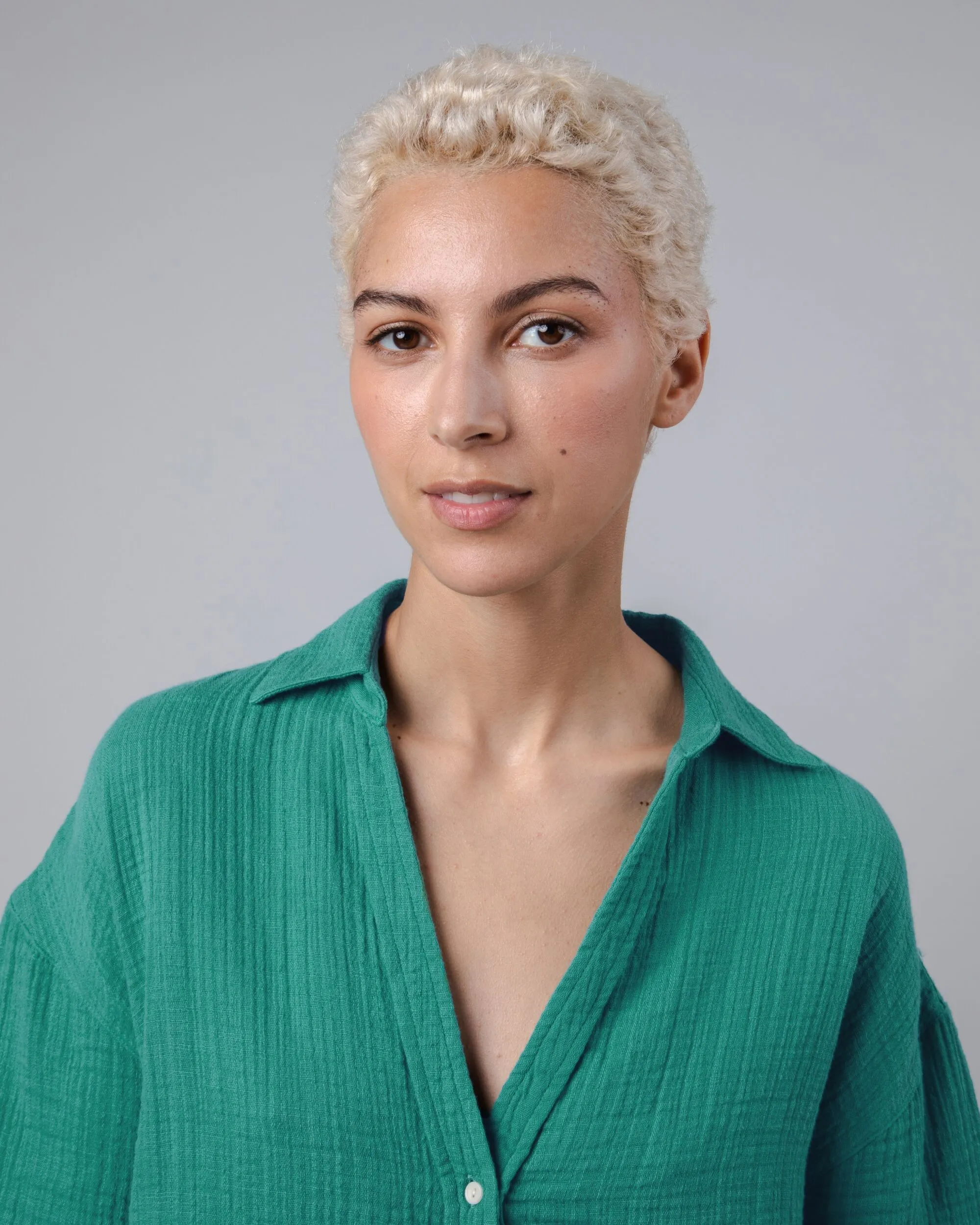 Bubble Cropped Blouse Green sold by Brava Fabrics product image thumbnail 3