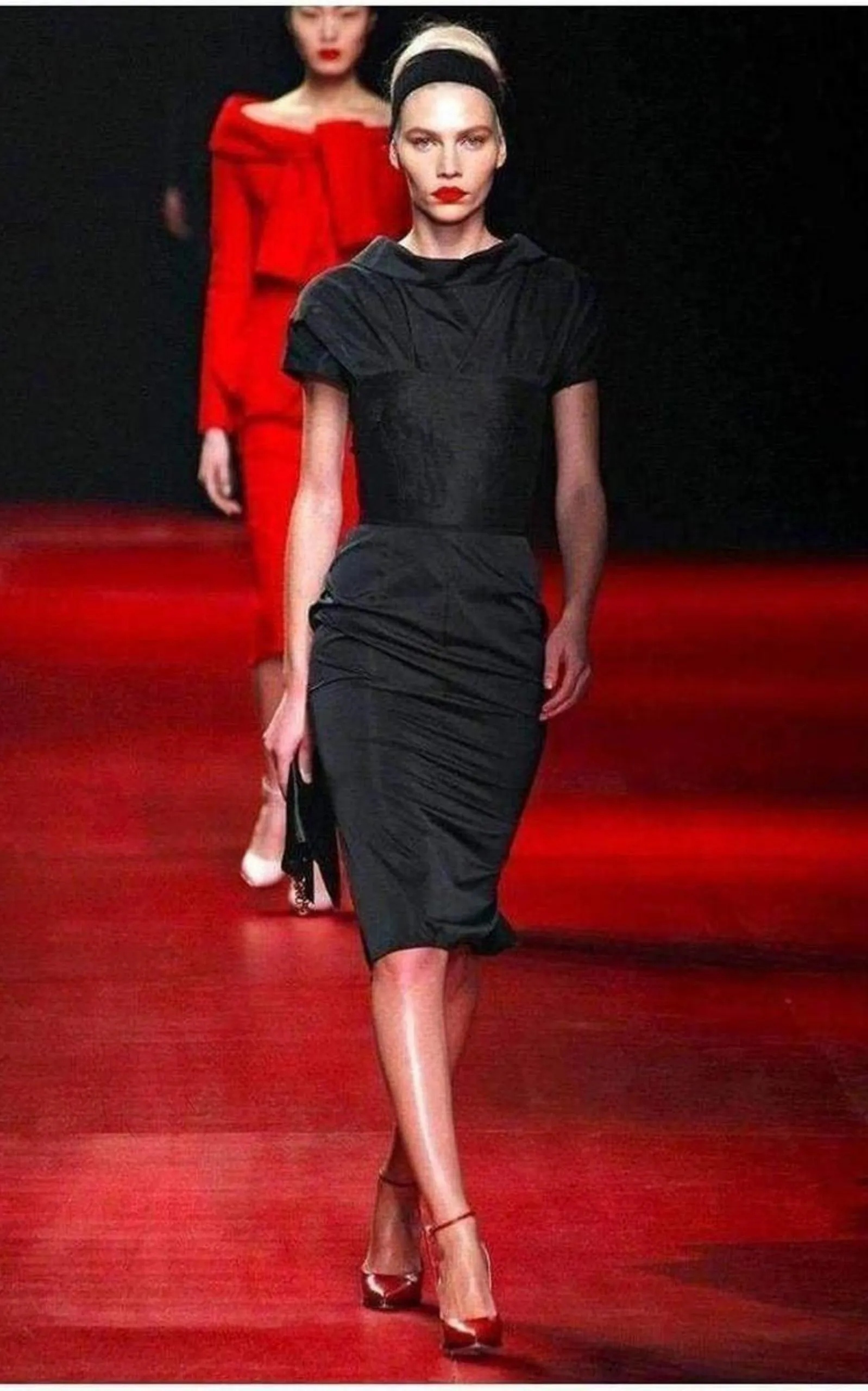 Black Lace Lined Pencil Skirt sold by Runaway Catalog product image thumbnail 2