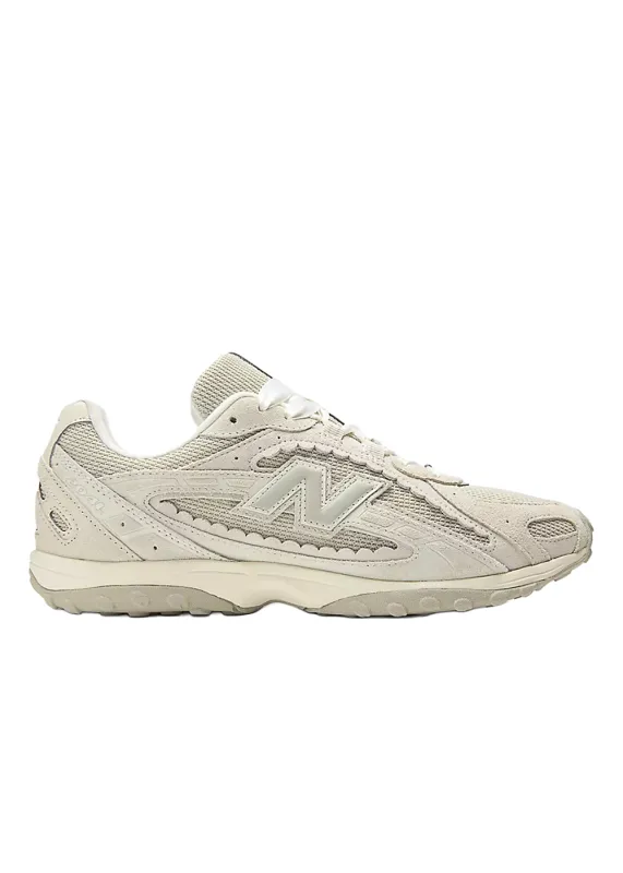 Women's 204L Scallop Trim Sneaker made by New Balance