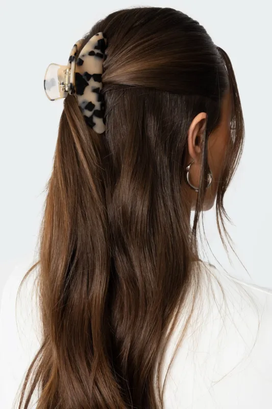 Tortoise Claw Clip sold by Edikted