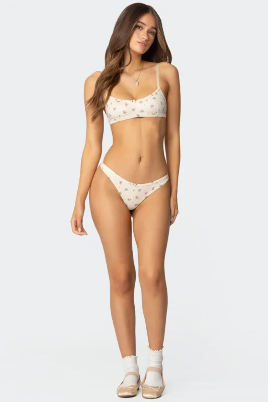 Betsey Floral Thong made by Edikted