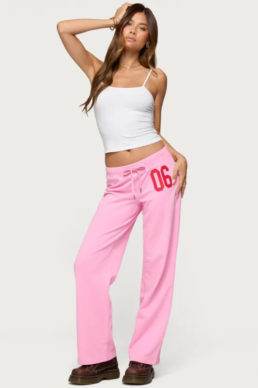 06 Sweatpants sold by Edikted