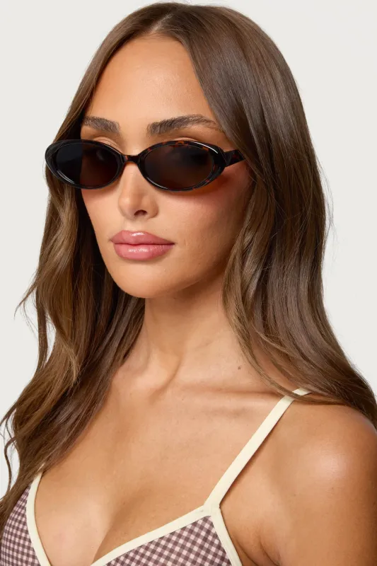 Rosalie Oval Sunglasses made by Edikted
