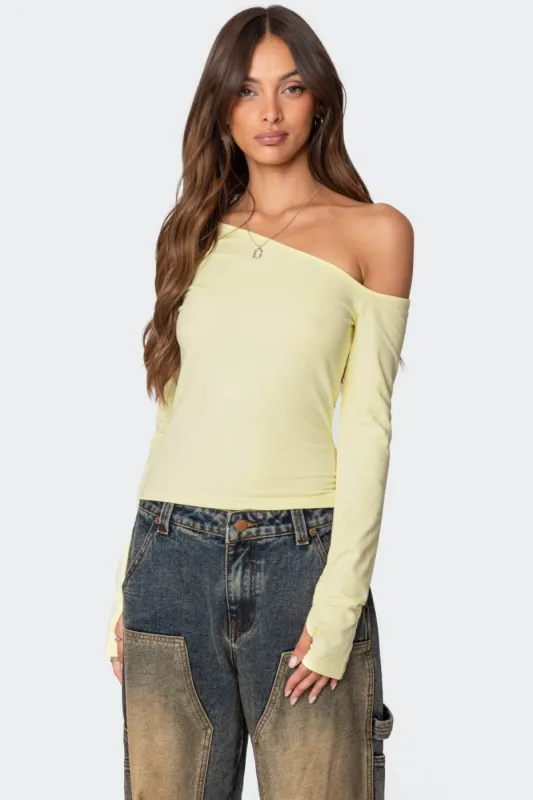 Swan Asymmetric Top sold by Edikted
